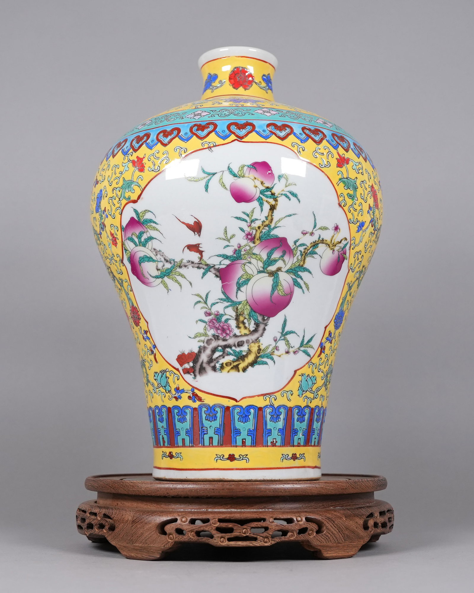 Chinese famille rose fine vase (1 of 7)