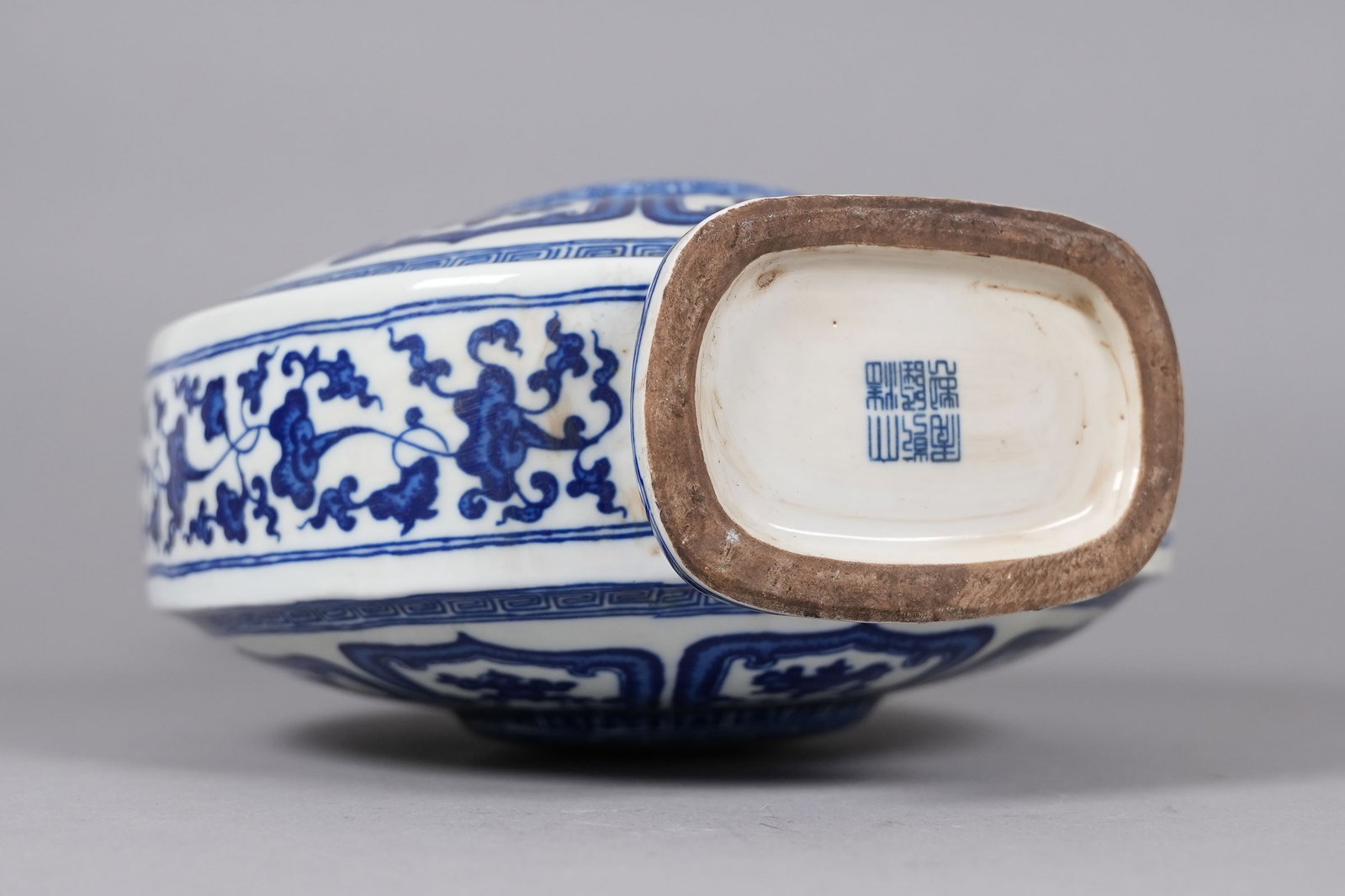 Chinese fine b/w flask vase - 4