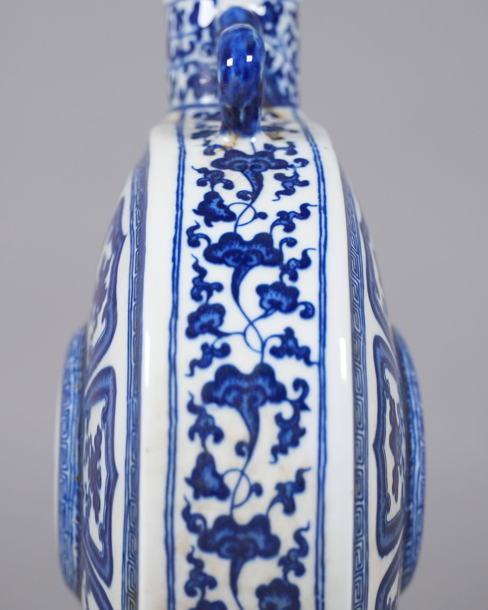 Chinese fine b/w flask vase - 5