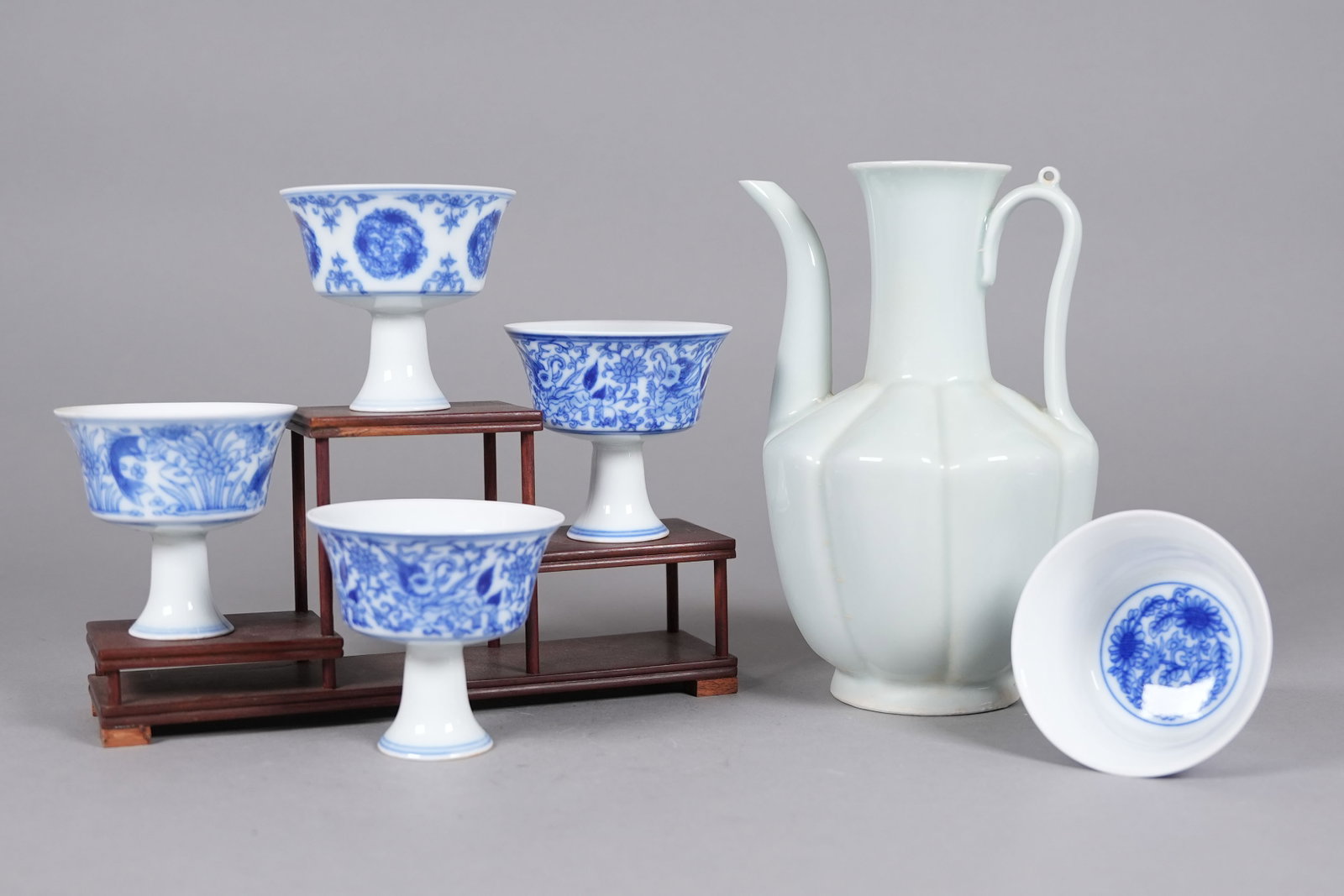 Lots Chinese fine porcelains: Lots Chinese fine porcelains, largest H: 7.9" x W: 5.3."