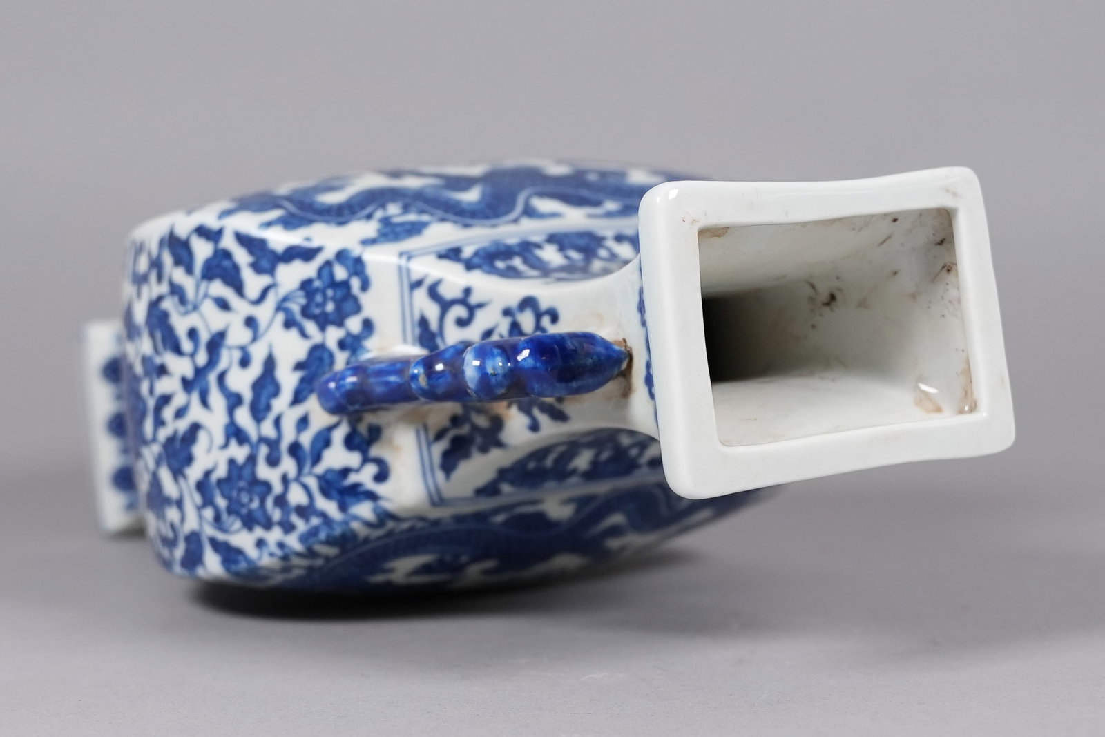 Chinese tall handled dragon vase - 3