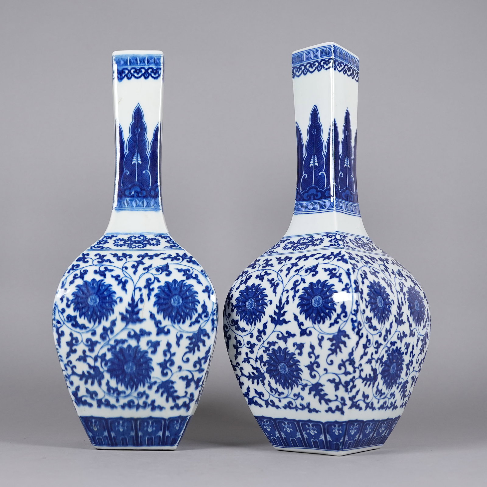 2 Chinese fine b/w vase (1 of 7)
