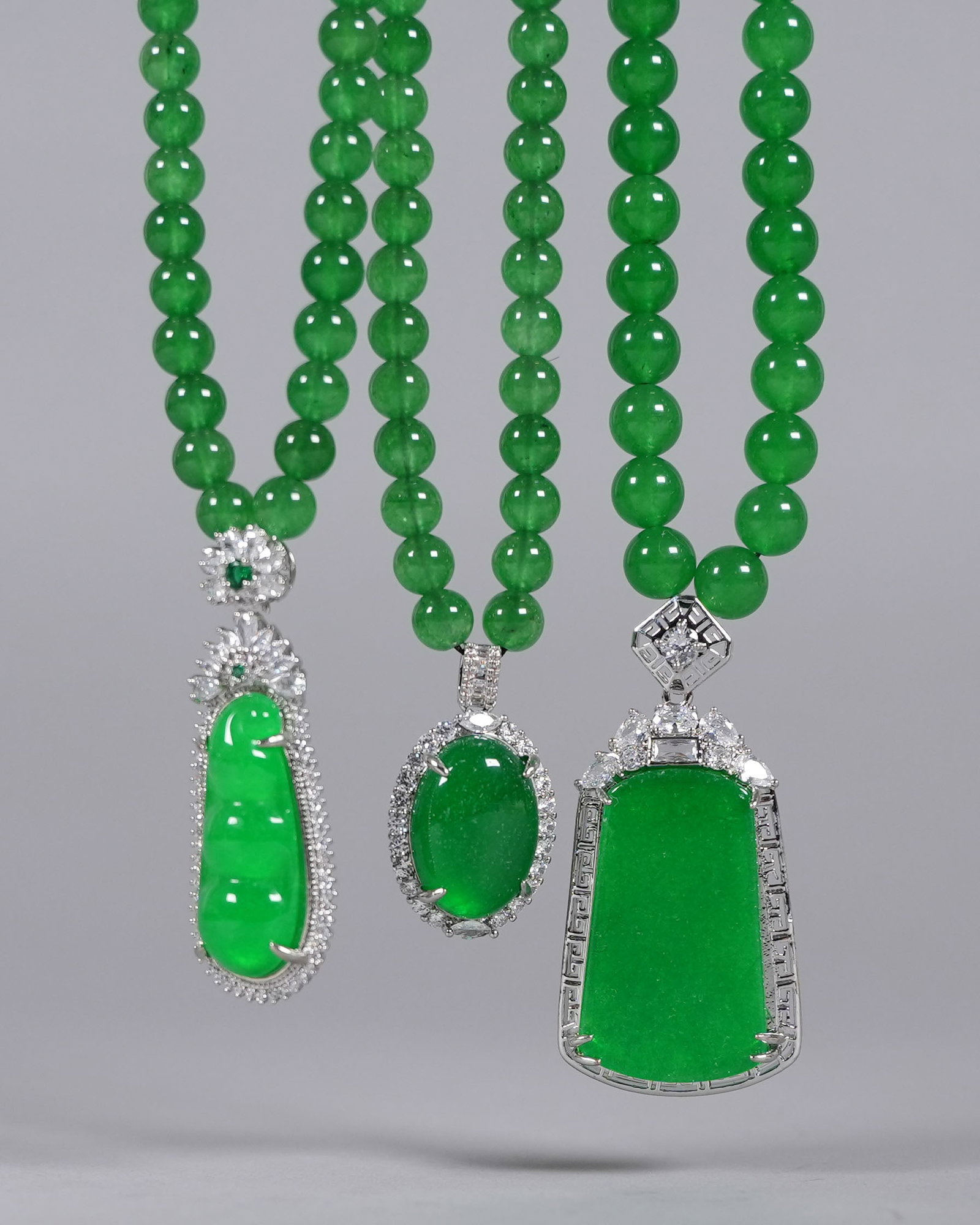 Lots Chinese fine apple green necklaces: Lots Chinese fine apple green necklaces.