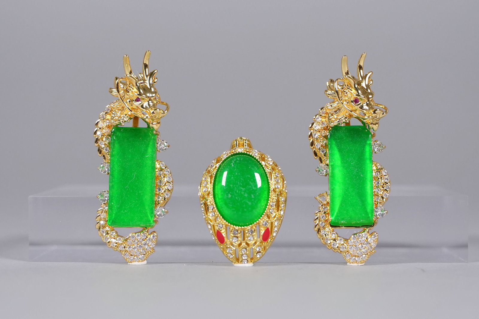 Lots Chinese apple green jewelry: Lots Chinese fine apple green jewelry.
