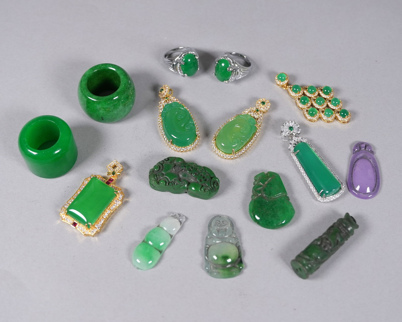 Lots Chinese fine pendants: Lots Chinese fine pendants and others.