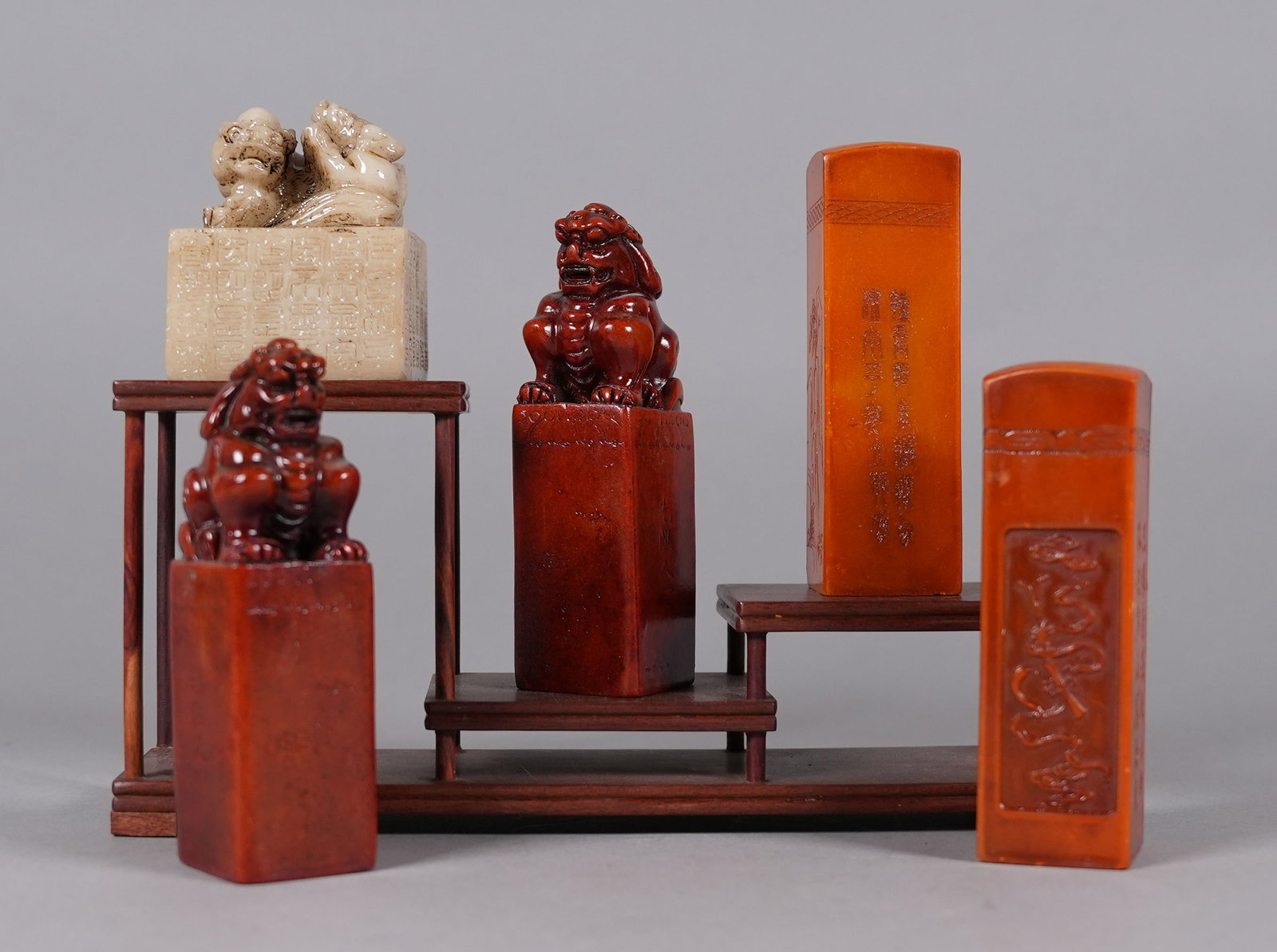 Lots Chinese fine carvings: Lots Chinese fine carvings.