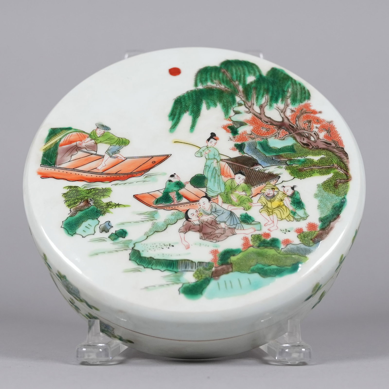 Chinese fine round lidded box: Chinese fine round lidded box. H: 2.3" x W: 7.7."
