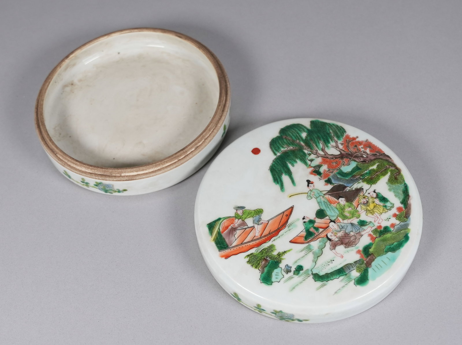 Chinese fine round lidded box - 3