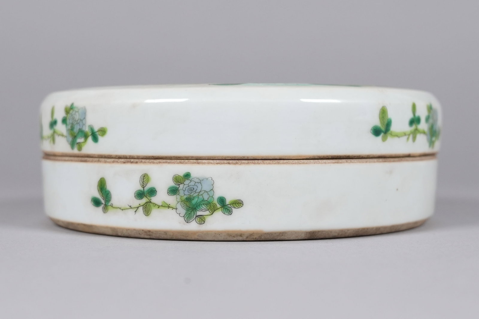 Chinese fine round lidded box - 5