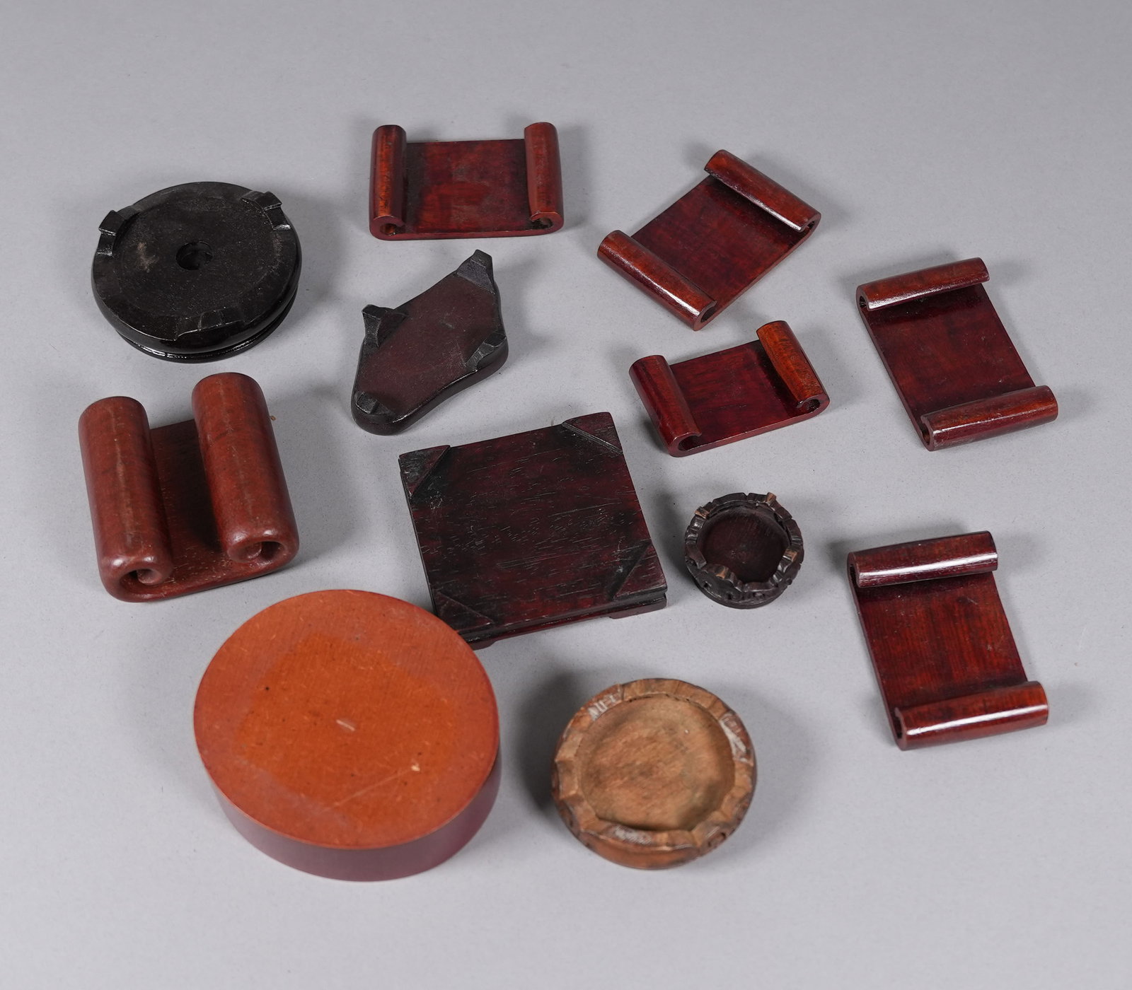Lots hard wooden stand - 4