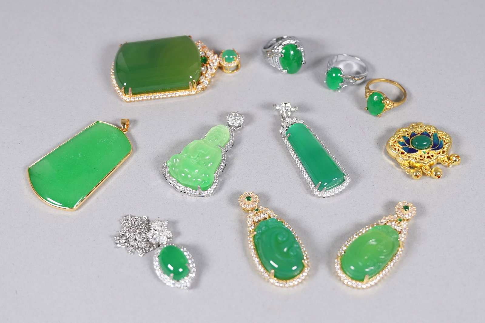 Lots Chinese apple green jewelry (1 of 8)