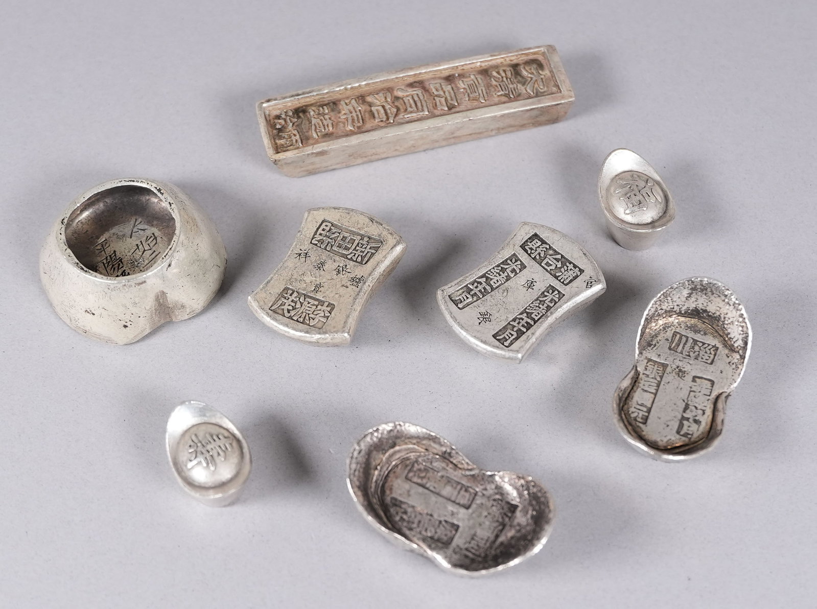 Lots Chinese fine ingots ungraded: Lots Chinese fine ingots ungraded. All sales are final, no return. We do not guarantee its grading, engraving, carvings, age or material. No return.