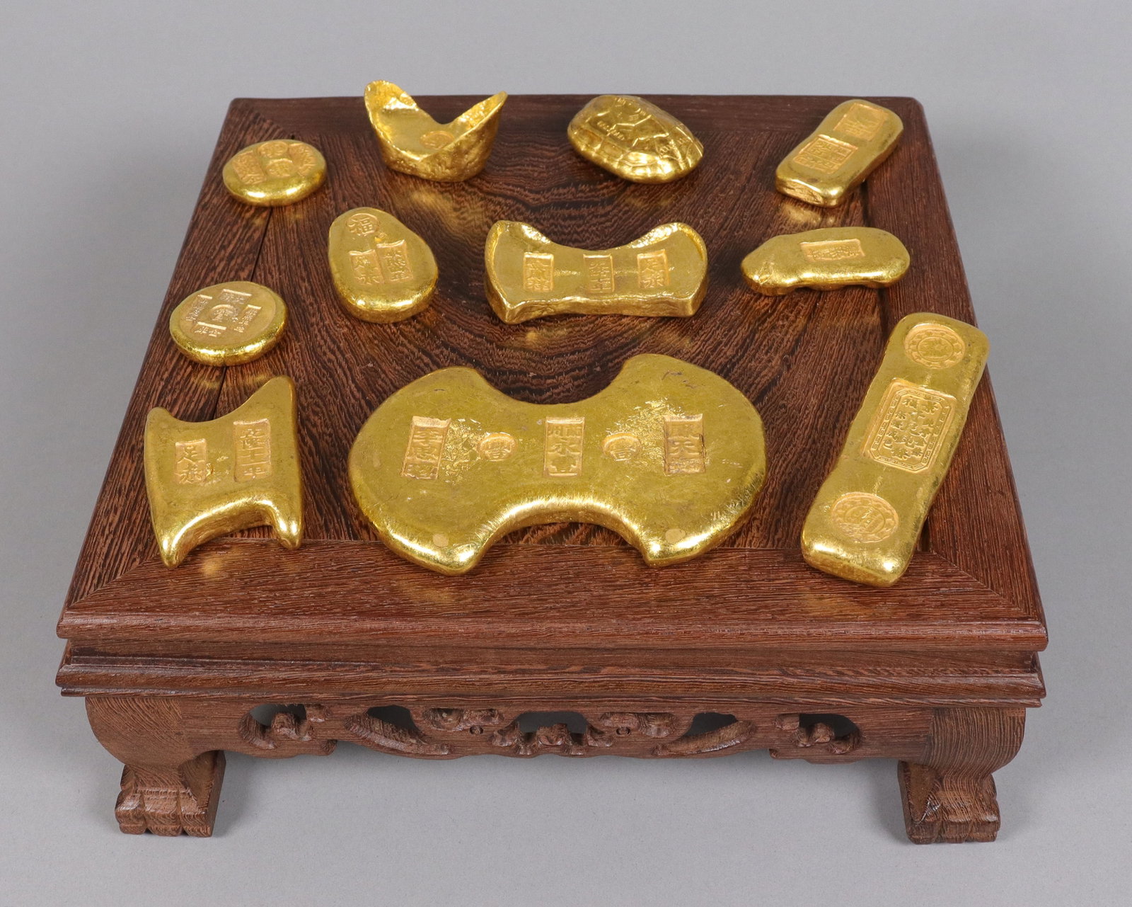 Lots Chinese fine ingots ungraded: Lots Chinese fine ingots ungraded. All sales are final, no return. We do not guarantee its grading, engraving, carvings, age or material. No return.