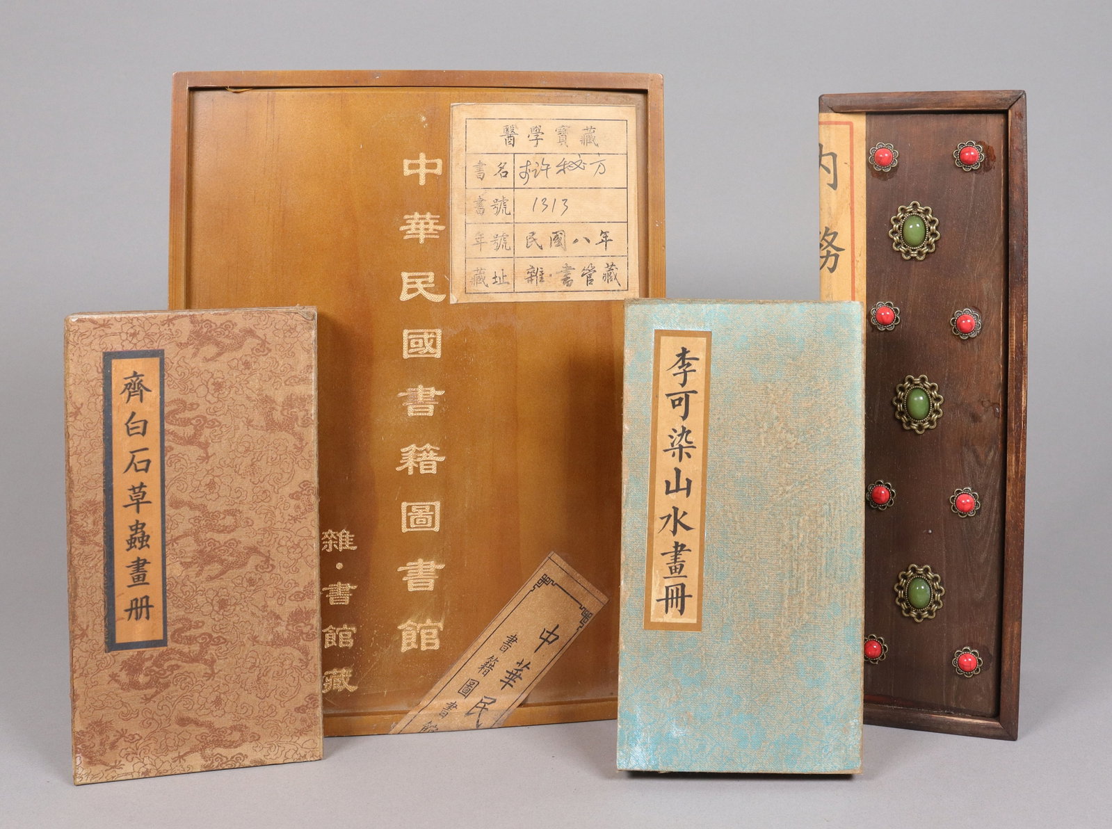 Lots Chinese fine art in box: Lots Chinese fine art in box.