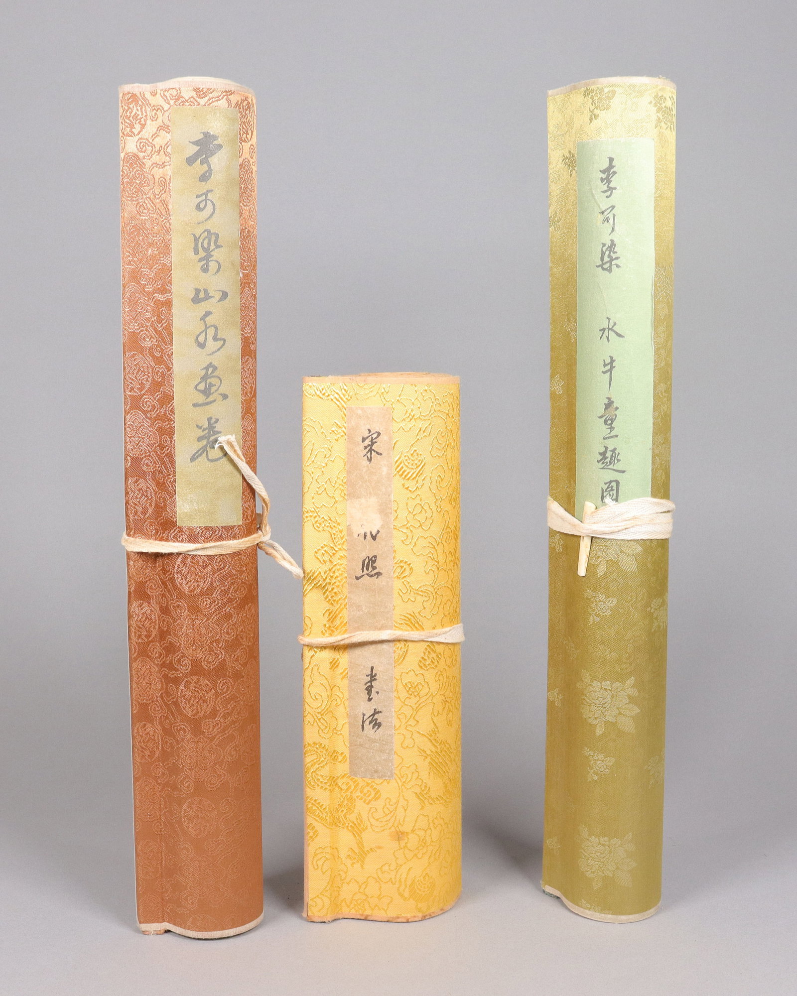 Lots Chinese art scrolls (1 of 8)