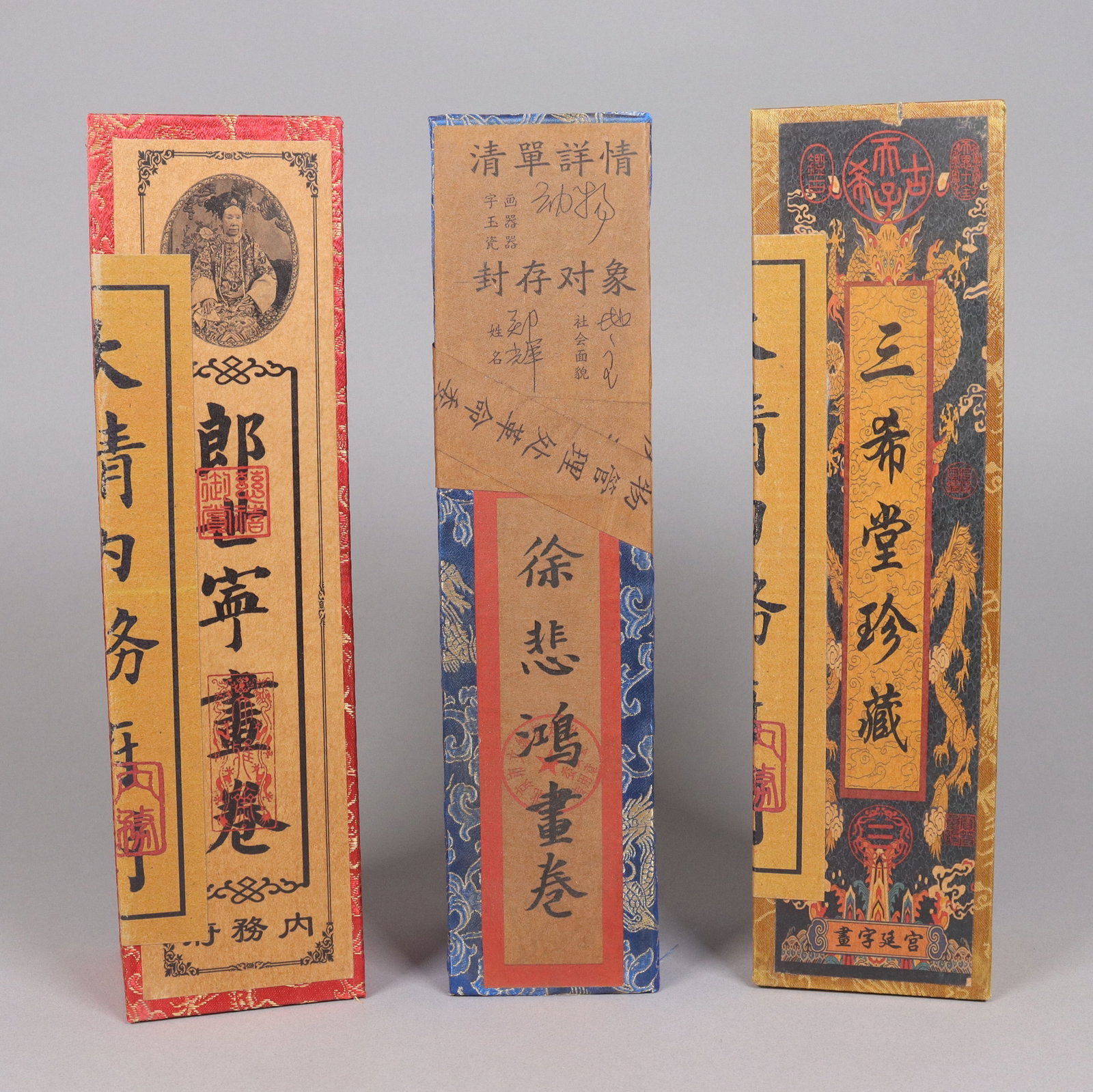Lots Chinese art in box: Lots Chinese art in box.