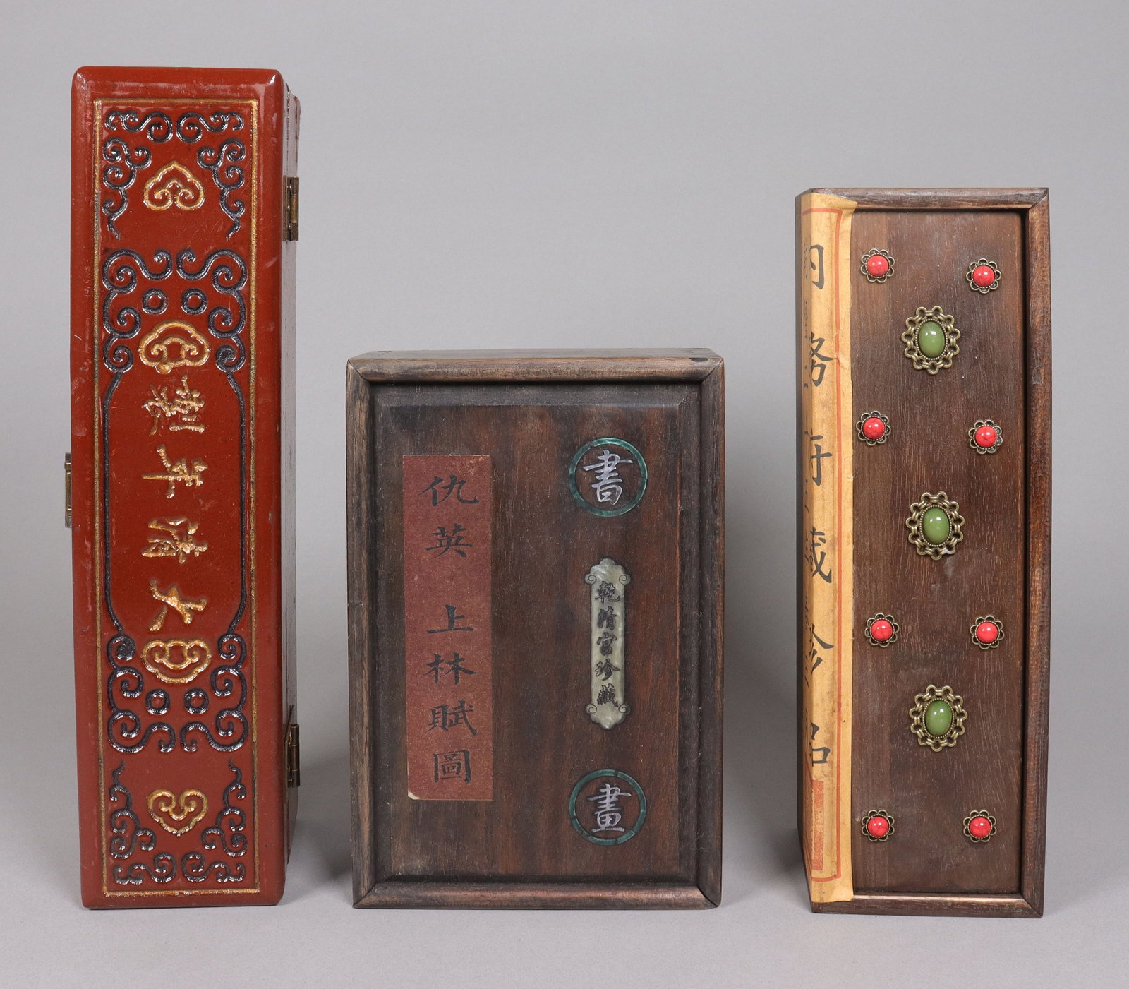 Lots Chinese art in box: Lots Chinese art in box.