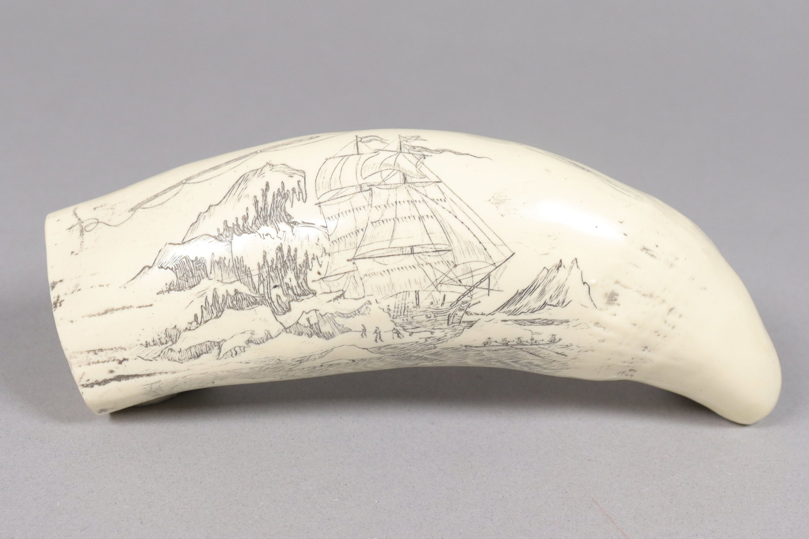 A large estate item ungraded: A large estate carved item, ungraded. All sales are final, no return. H: 2.75" x W: 6.85."