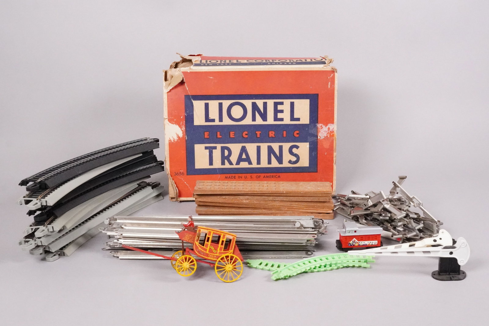 Lots vintage train items: Lots vintage train items, condition selling it as is, all sales are final. No return.