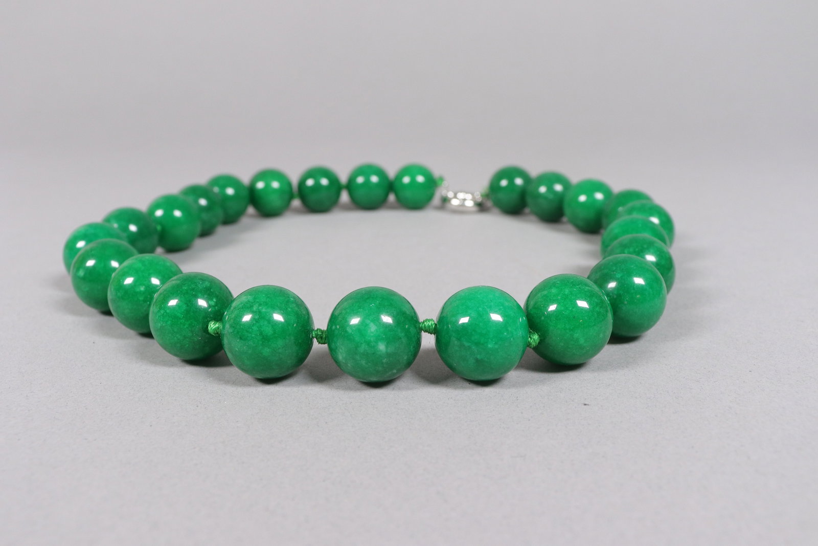 Lots apple green beaded items - 3