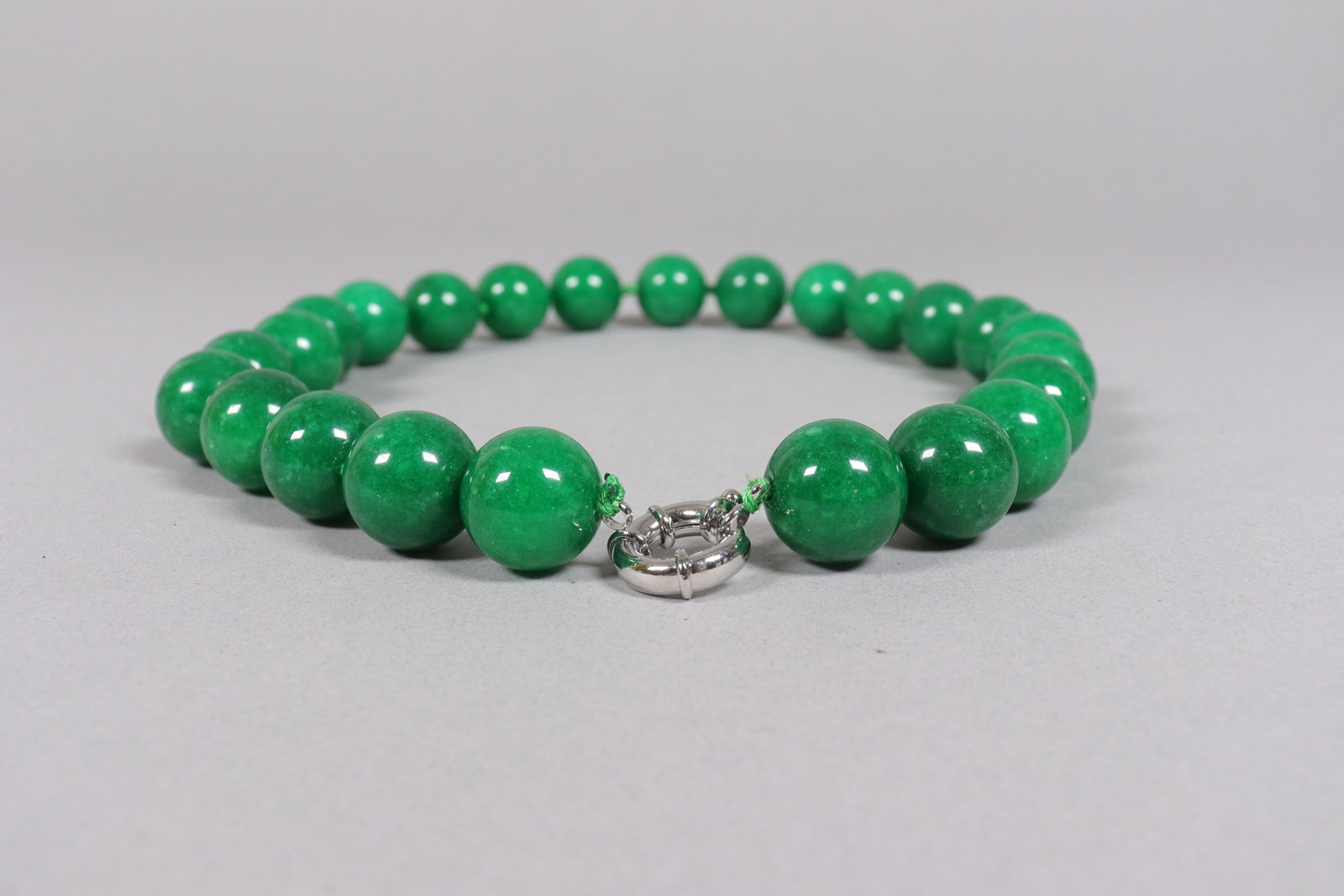 Lots apple green beaded items - 4