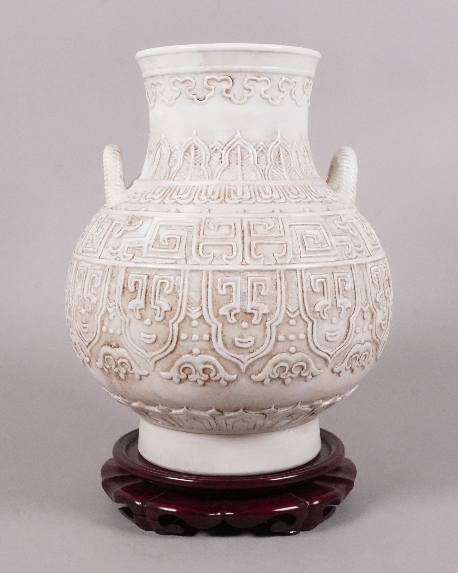 Chinese fine white carved vase (1 of 7)
