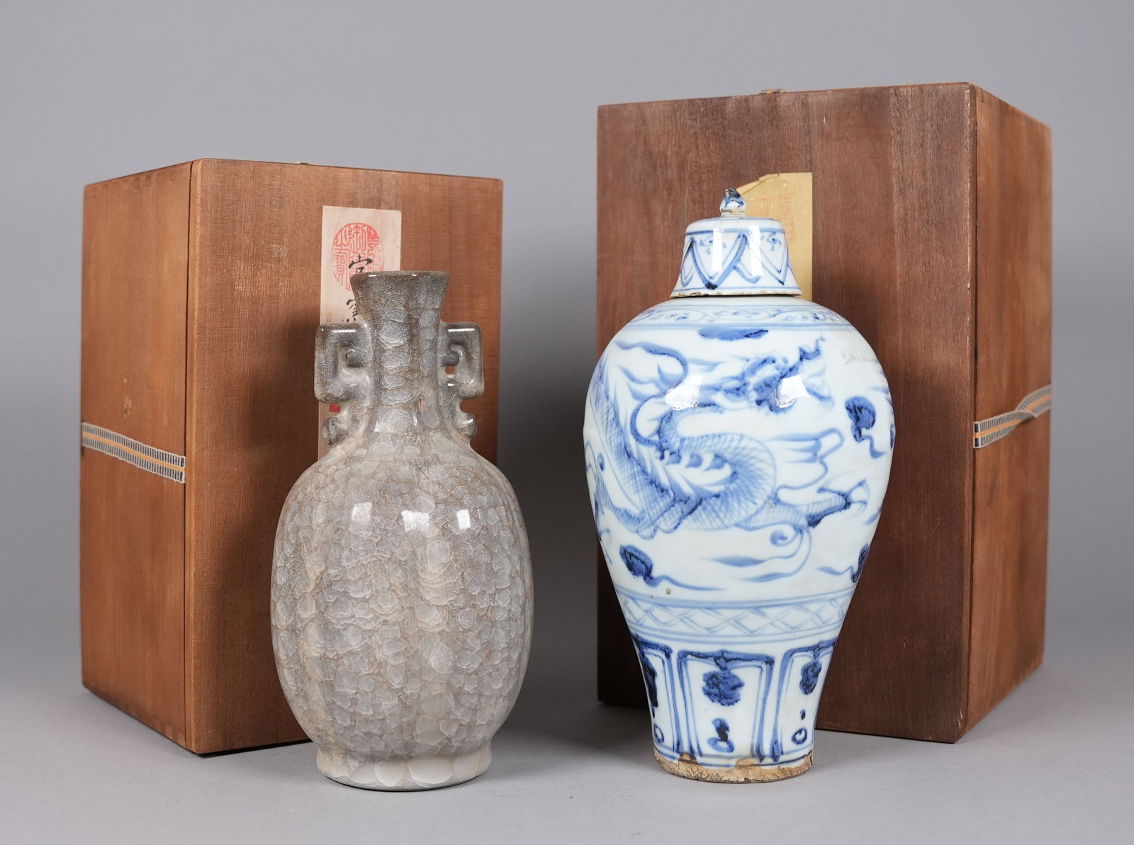 2 Chinese fine vase with wooden box: 2 Chinese fine vase with wooden box. Largest H: 10.5" x W: 6."