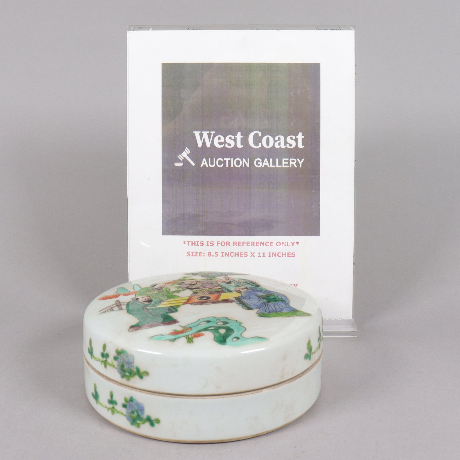 Chinese round fine lidded box - 2