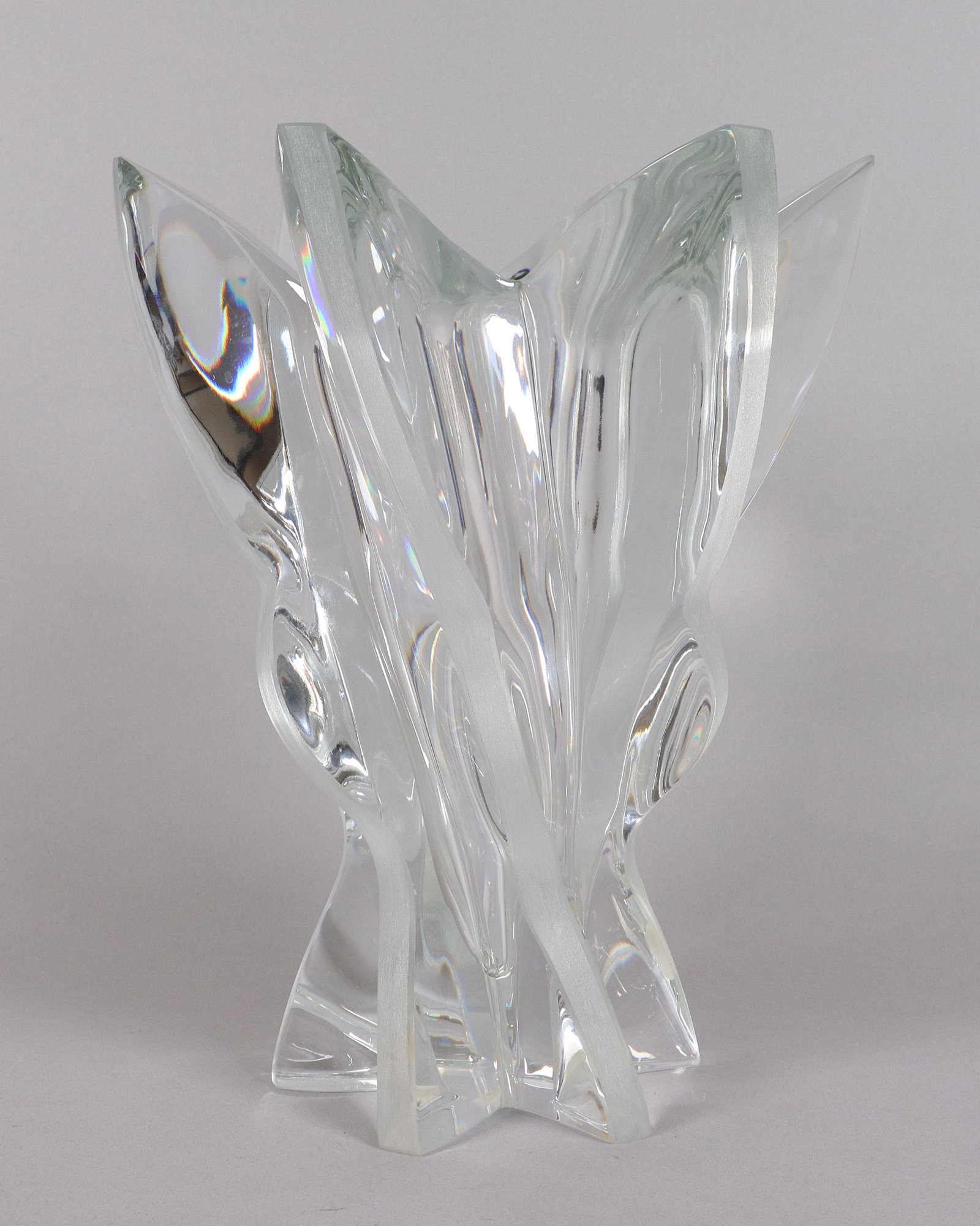 A large Baccarat fine vase: A large vintage Baccarat fine vase. H: 11.5" x W: 9."