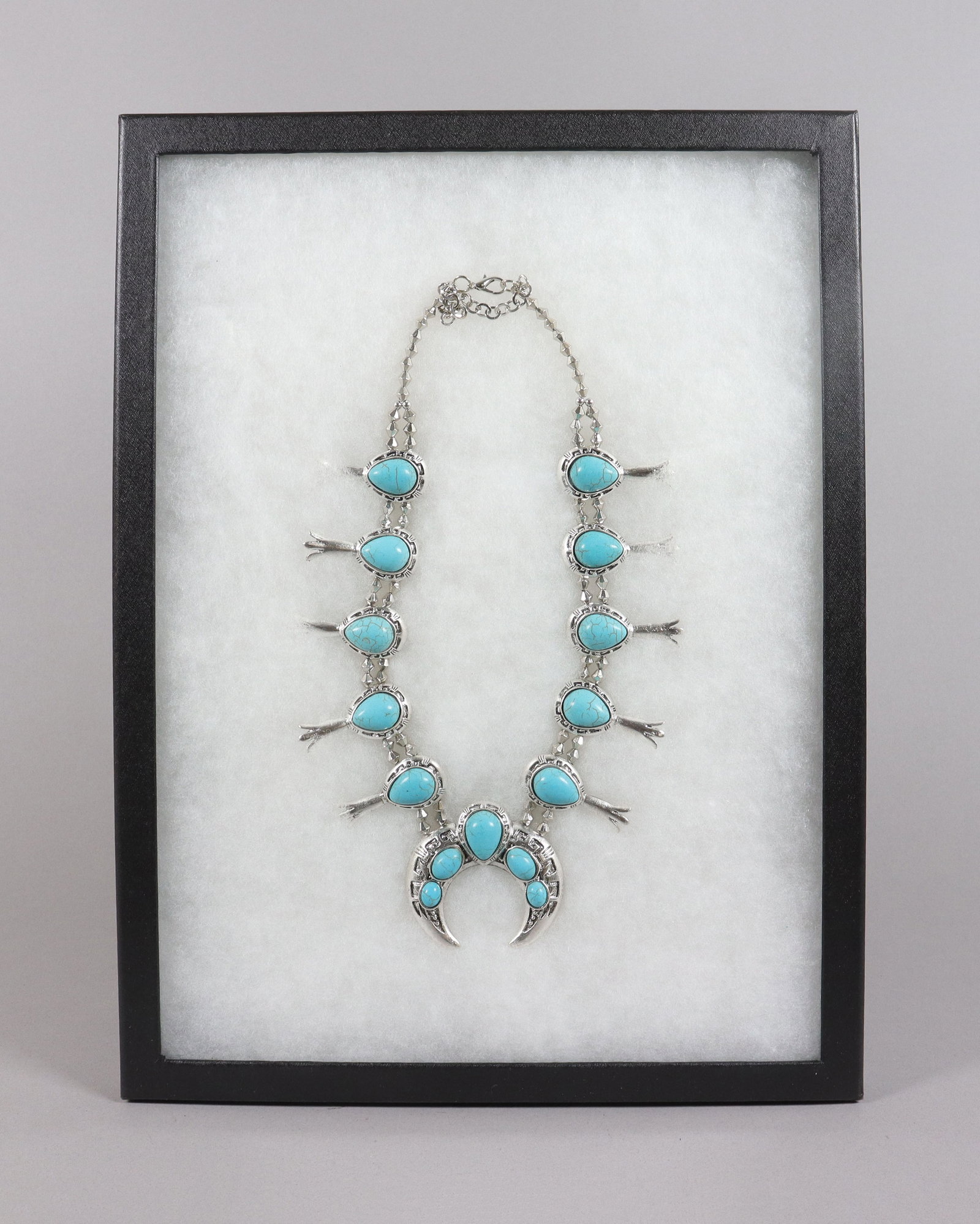 A vintage turquoise jewelry estate: A vintage turquoise jewelry, from an estate.