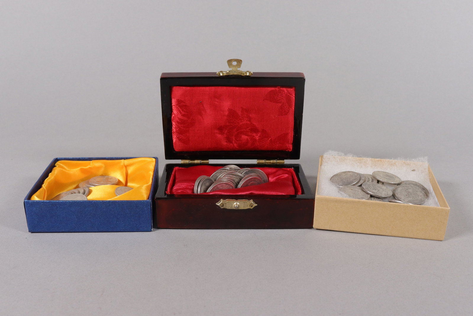 Lots estate coins ungraded: Lots estate coins, ungraded. We do not guarantee its age, material, carving, grading. All sales are final, no return. Condition selling it as is.