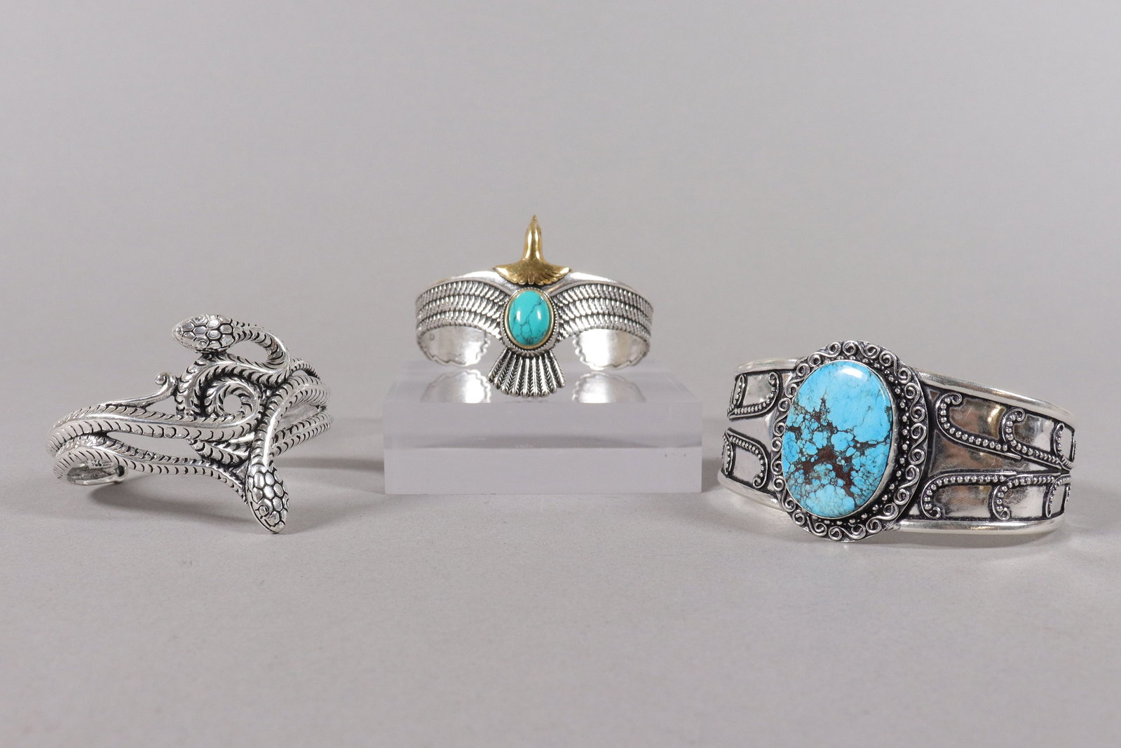 Lots estate bracelet with turquoise: Lots estate turquoise with bracelet. All sales are final, no return.