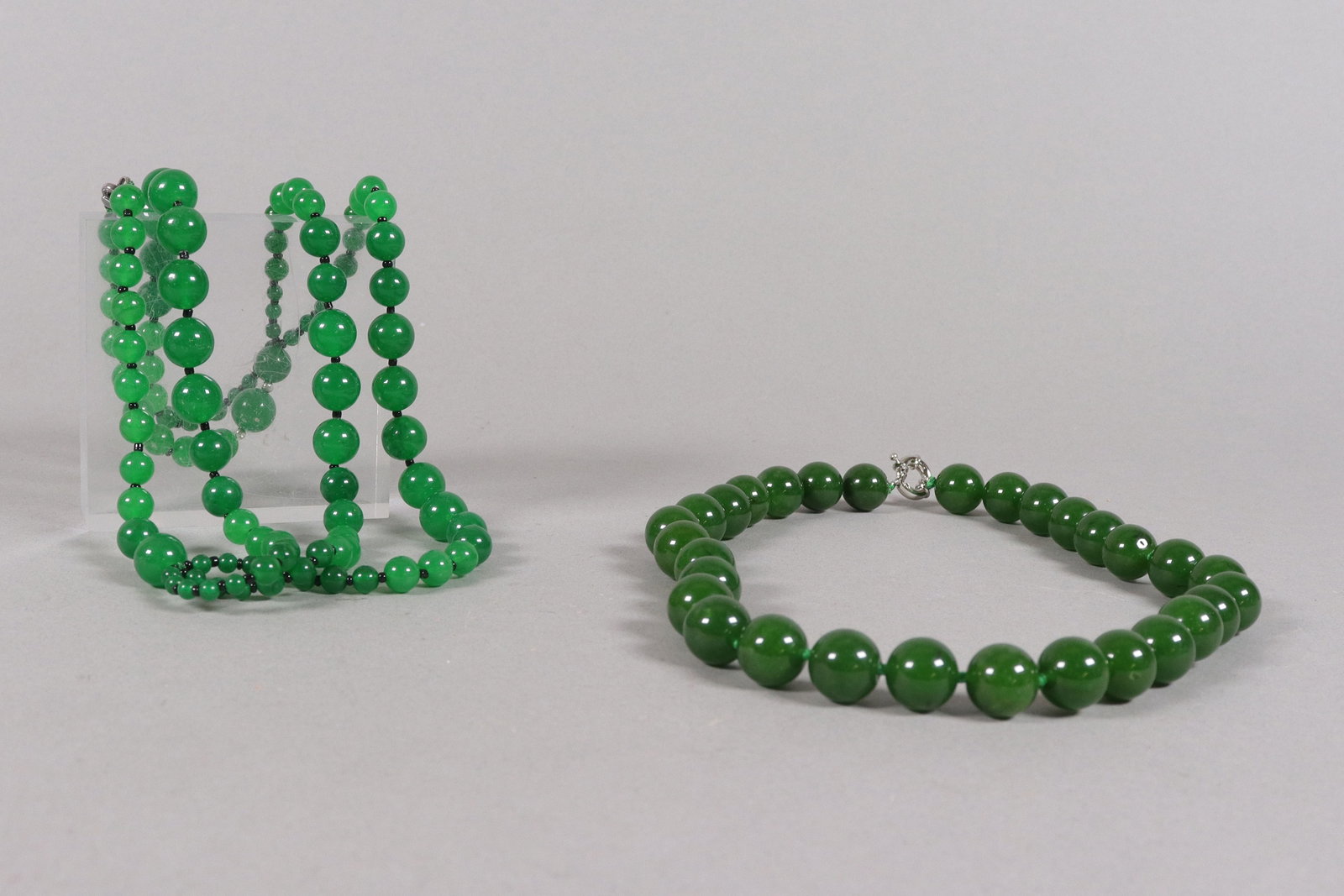 Lots Chinese apple green beaded items: Lots Chinese fine apple green beaded items.