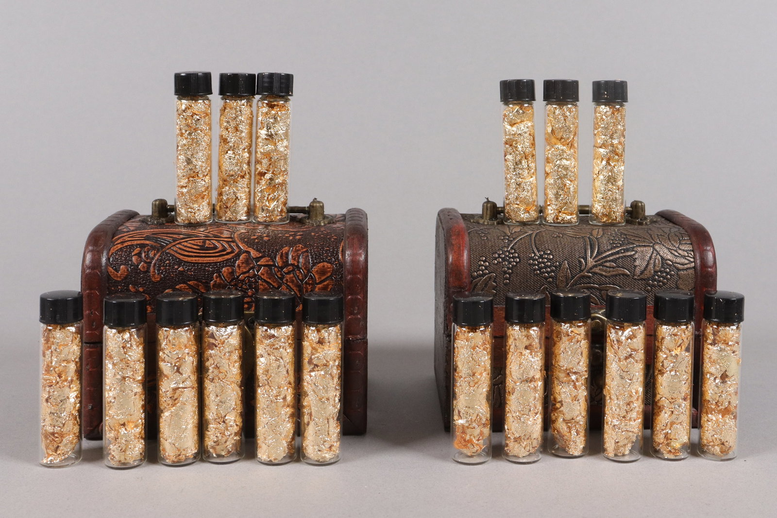 Lots gold flakes in bottle ungraded: Lots gold flakes in bottles, ungraded. We do not guarantee its material, all sales are final. No return.