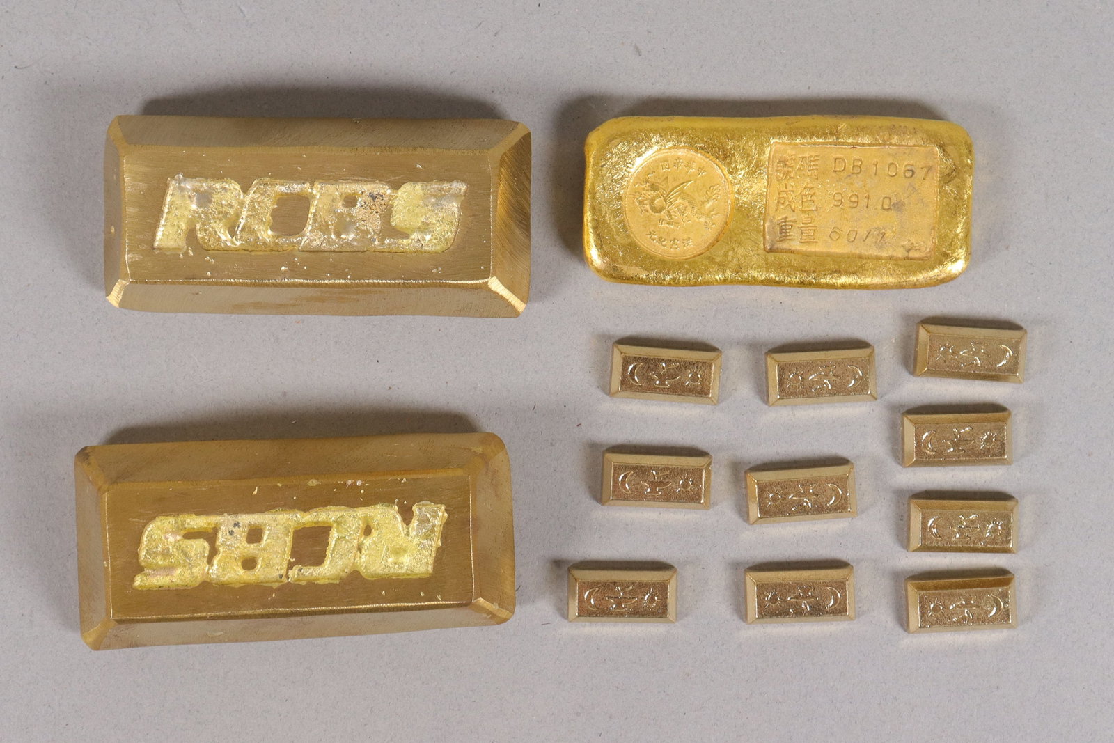 Lots carved ingots ungraded: Lots carved ingots, ungraded or did not get authenticate. All sales are final, we do not guarantee its material, age, engraving, or carvings. Condition selling it as is, no return.