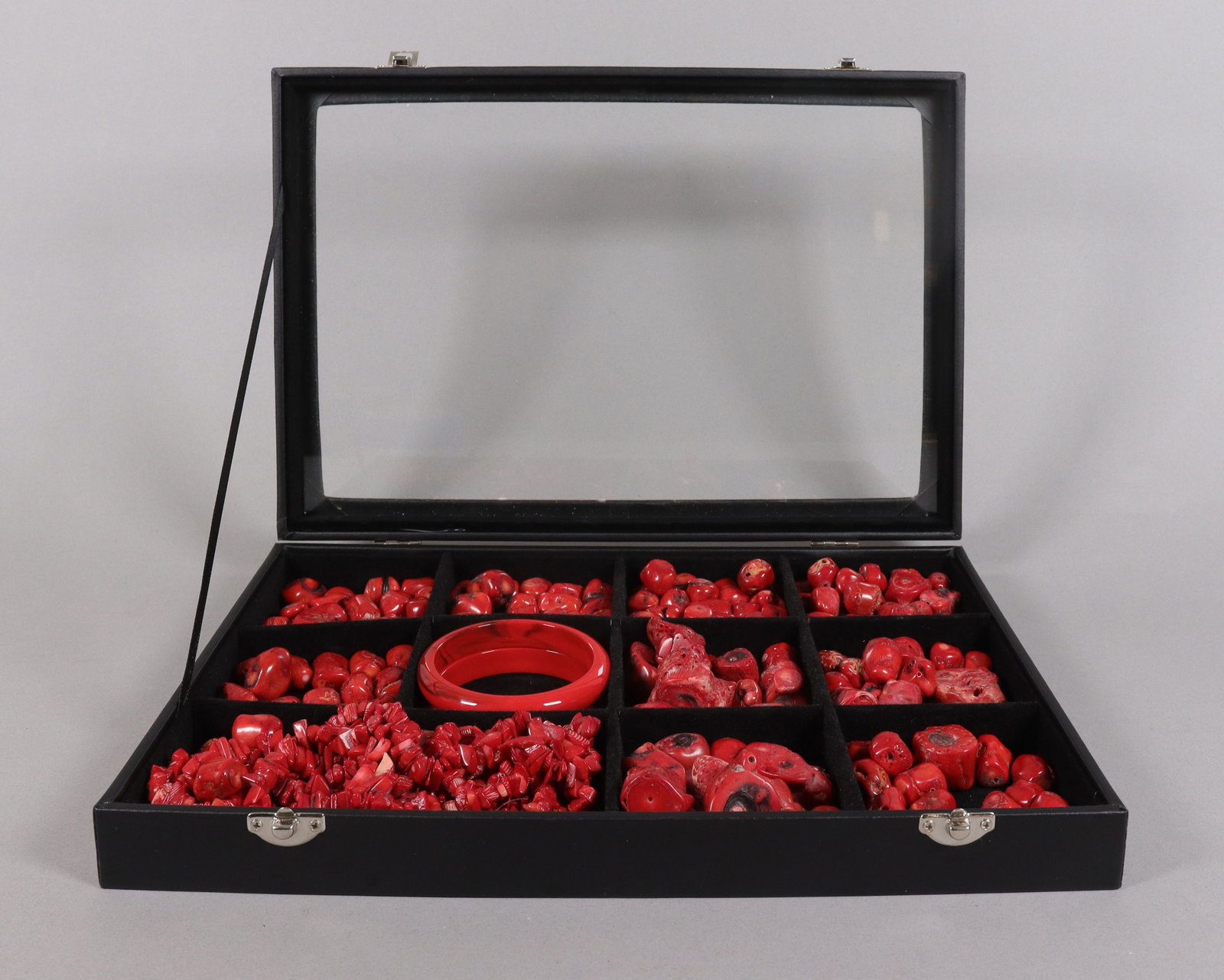 Lots coral specimen in box (1 of 7)