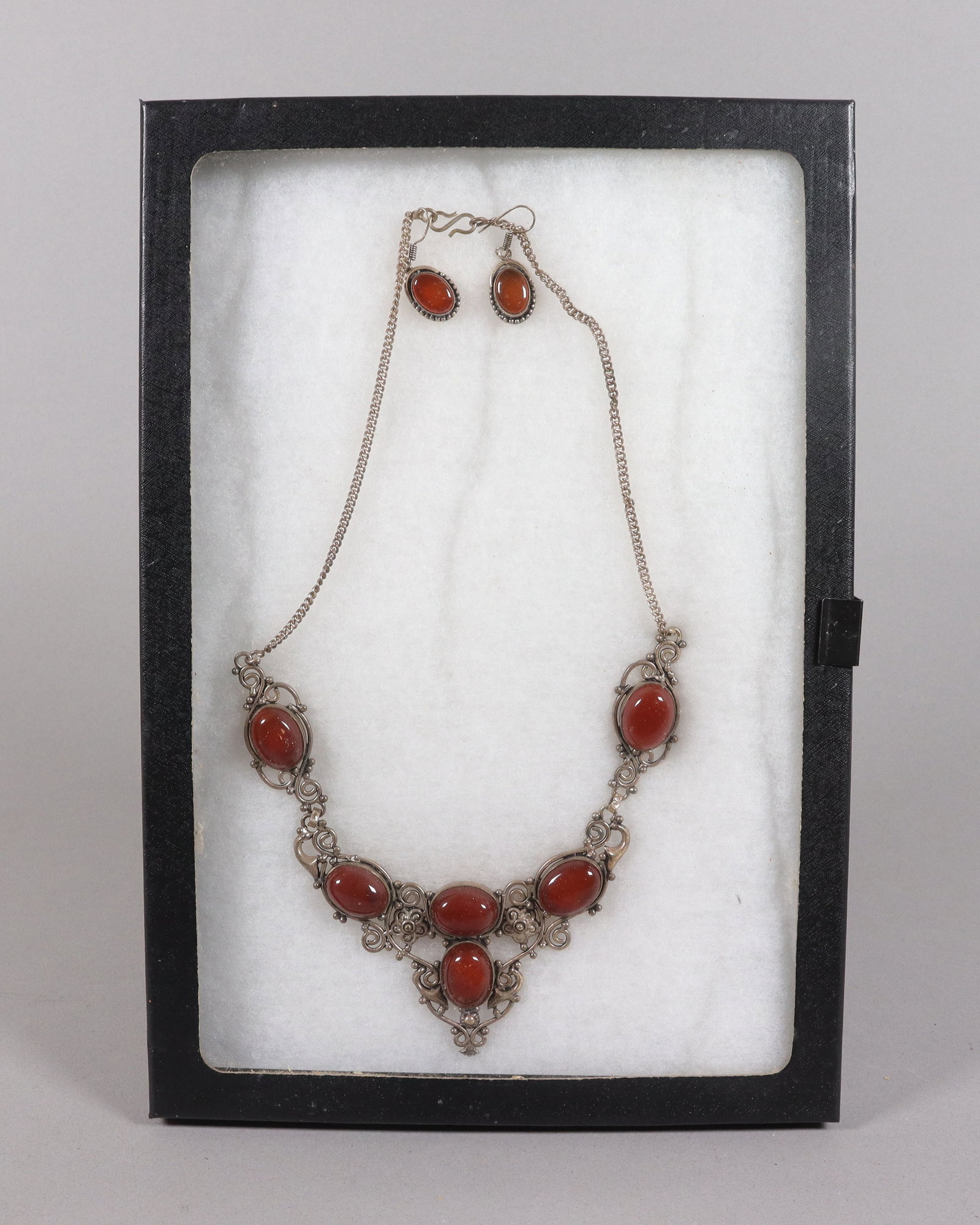A vintage estate fine necklace: A vintage estate fine necklace in box.