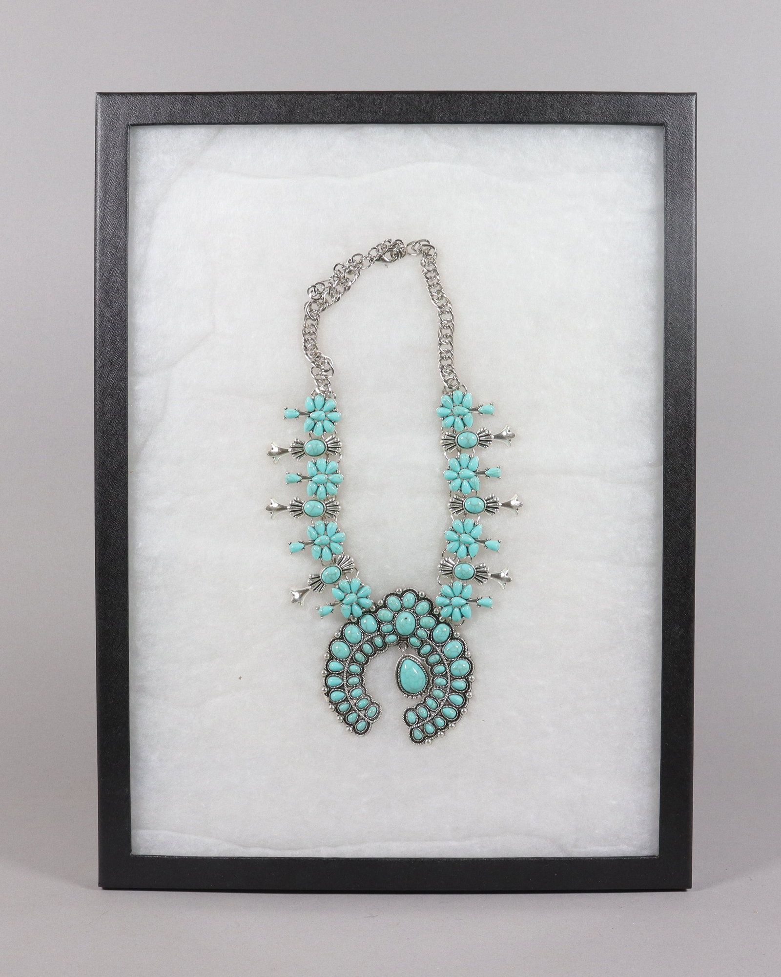 A fine estate turquoise necklace: A fine estate turquoise necklace.
