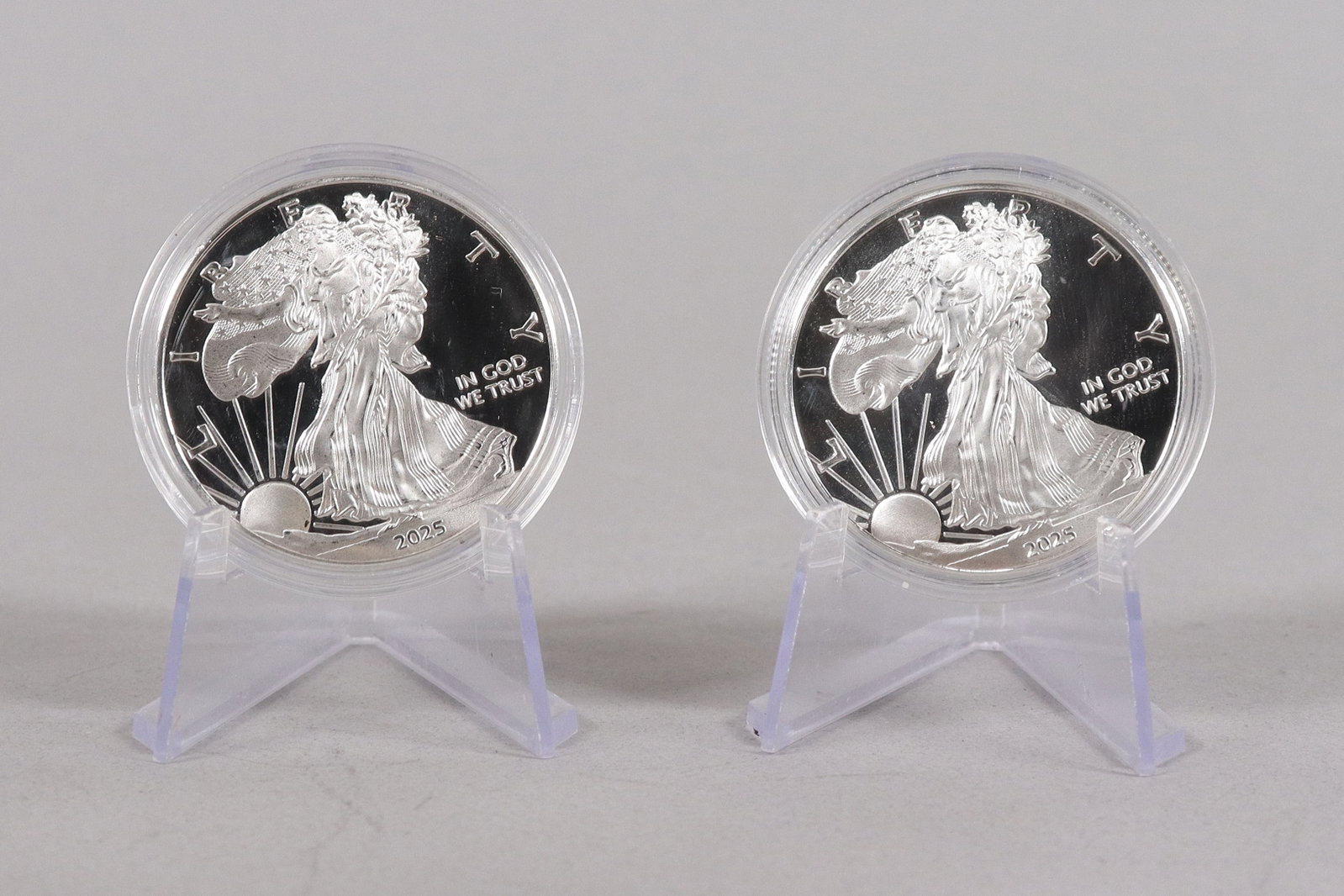 2 estate coins ungraded: 2 estate coins ungraded. We do not guarantee its material and age. All sales are final, no return.