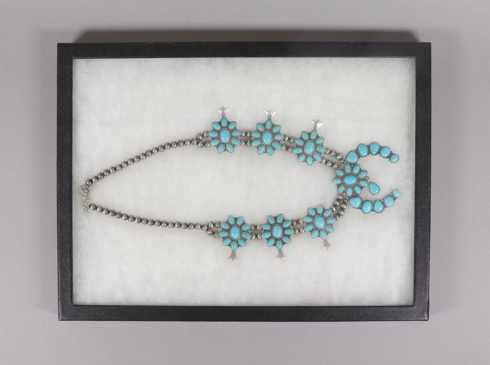 A fine turquoise estate necklace: A fine turquoise estate necklace. All sales are final, no return.