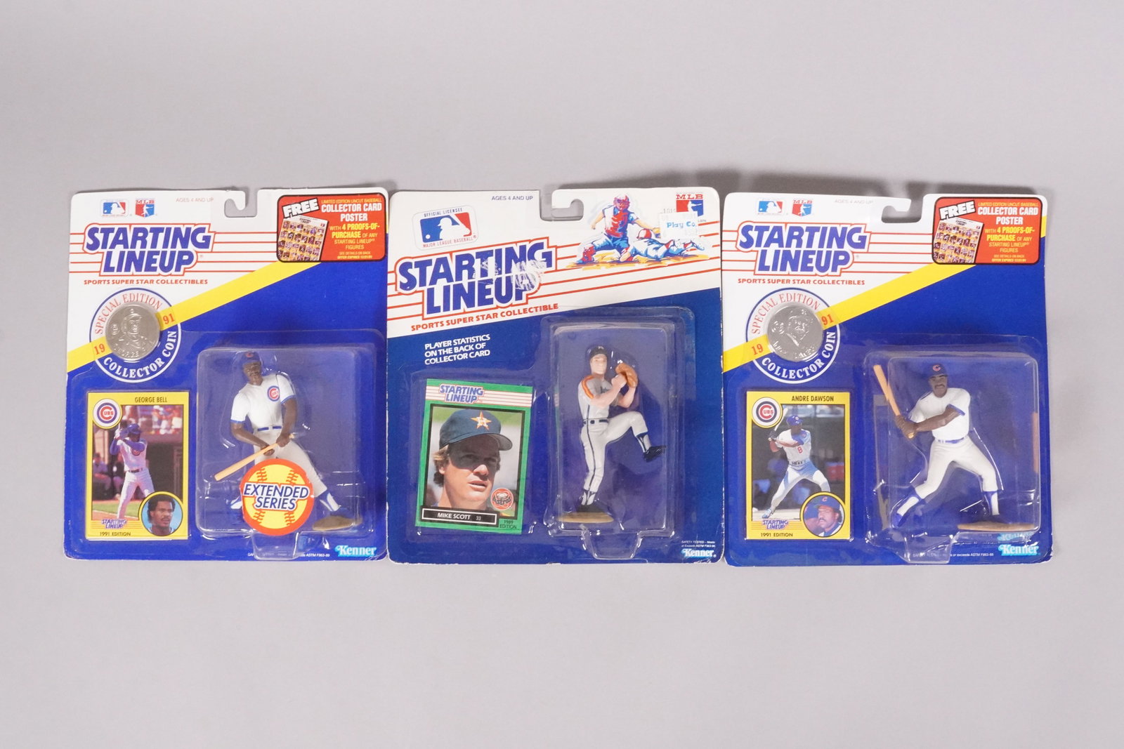Lots baseball figures in box - 2