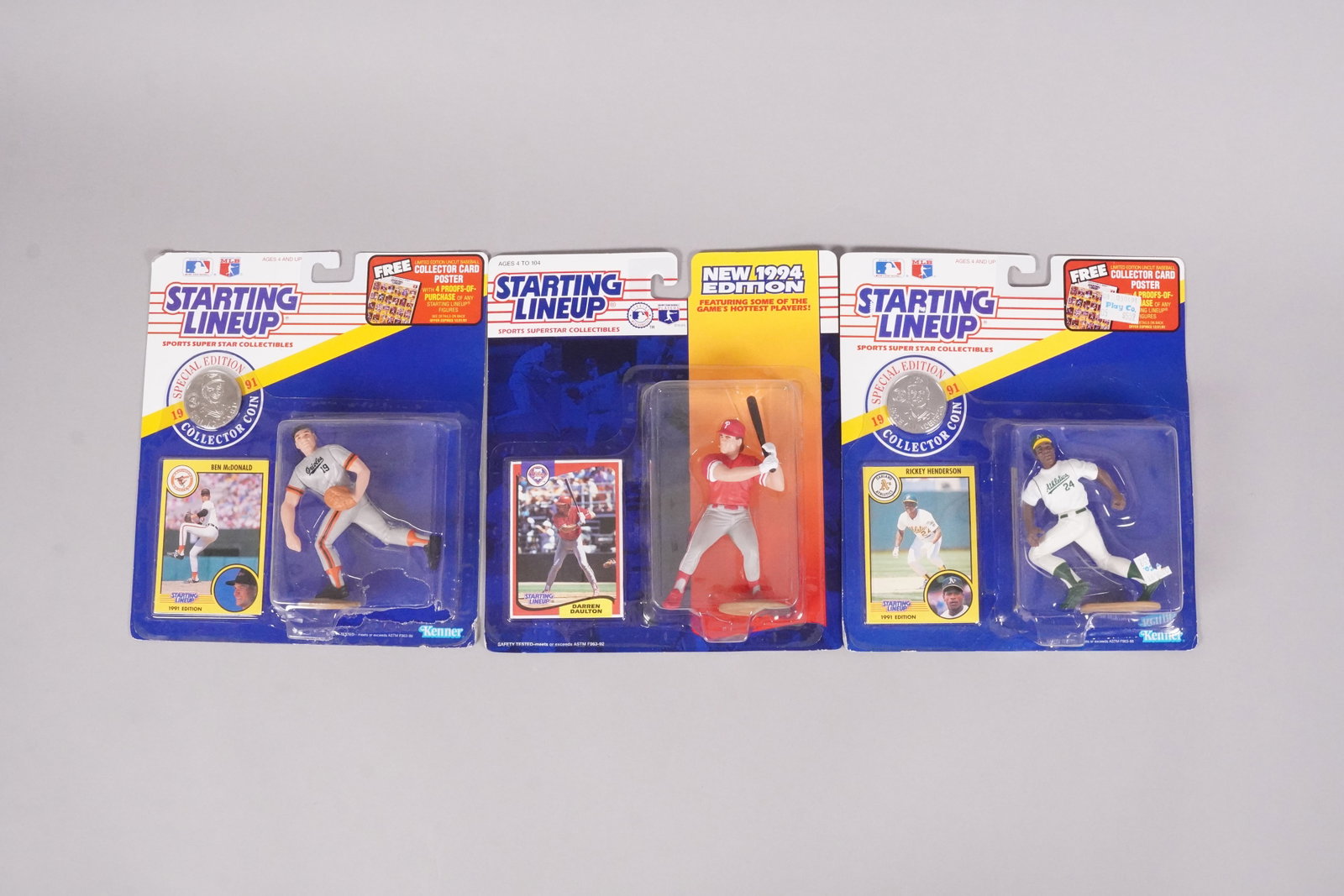 Lots baseball figures in box - 3