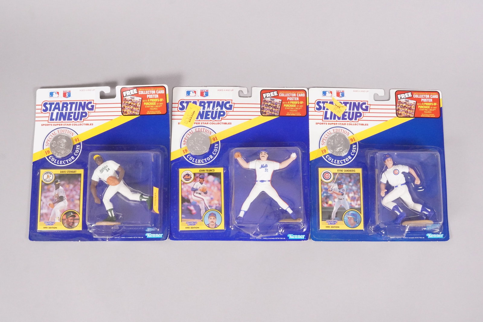 Lots baseball figures in box - 2