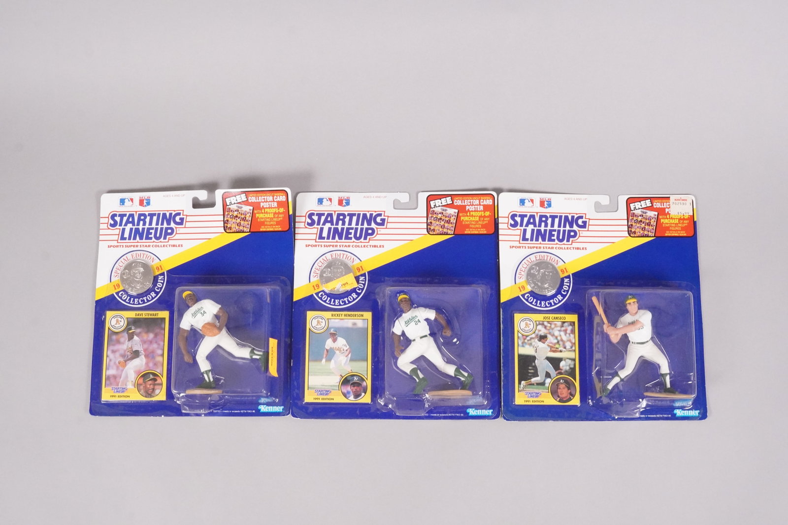 Lots baseball figures in box - 3