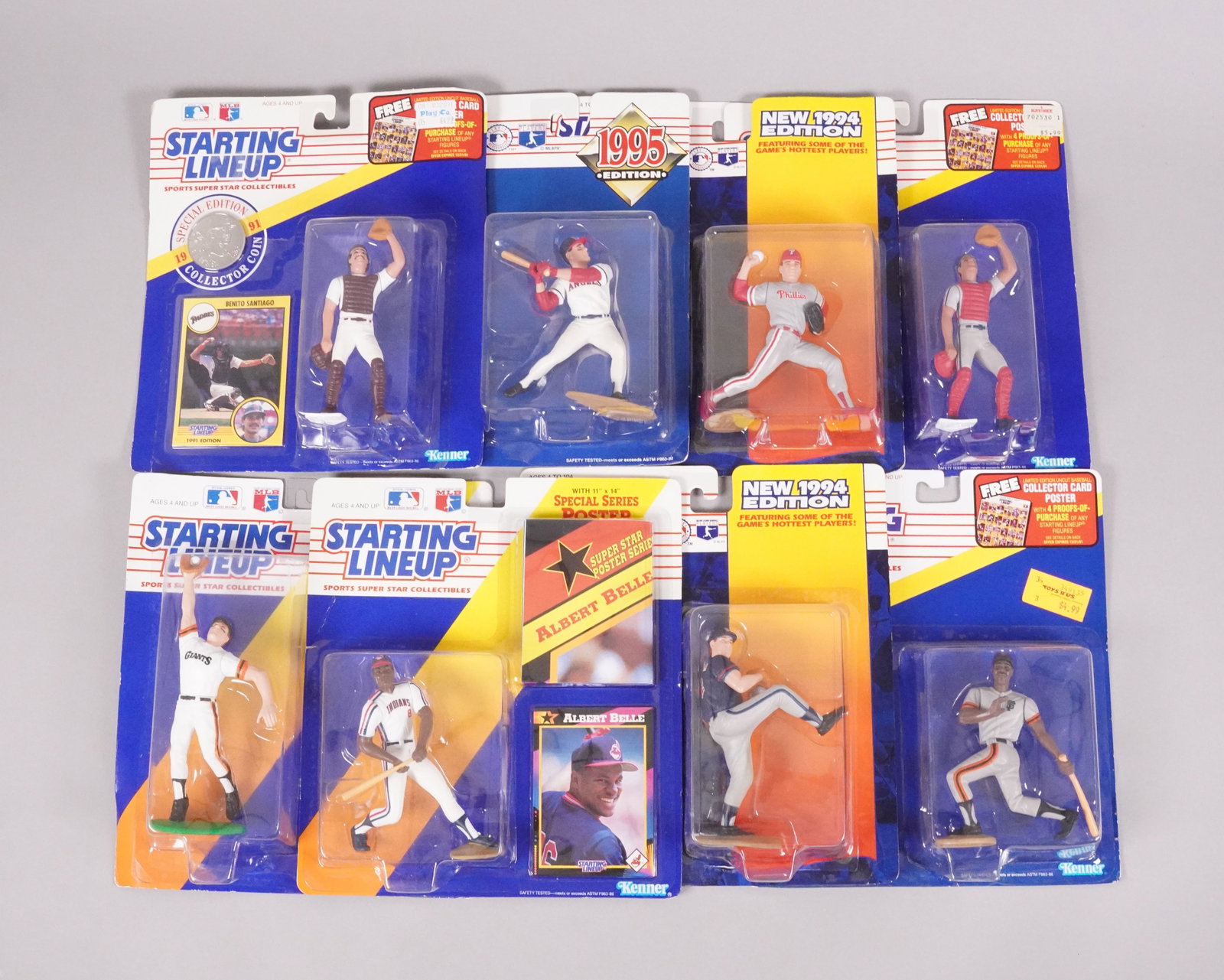 Lots baseball figures in box: Lots baseball figures in box.