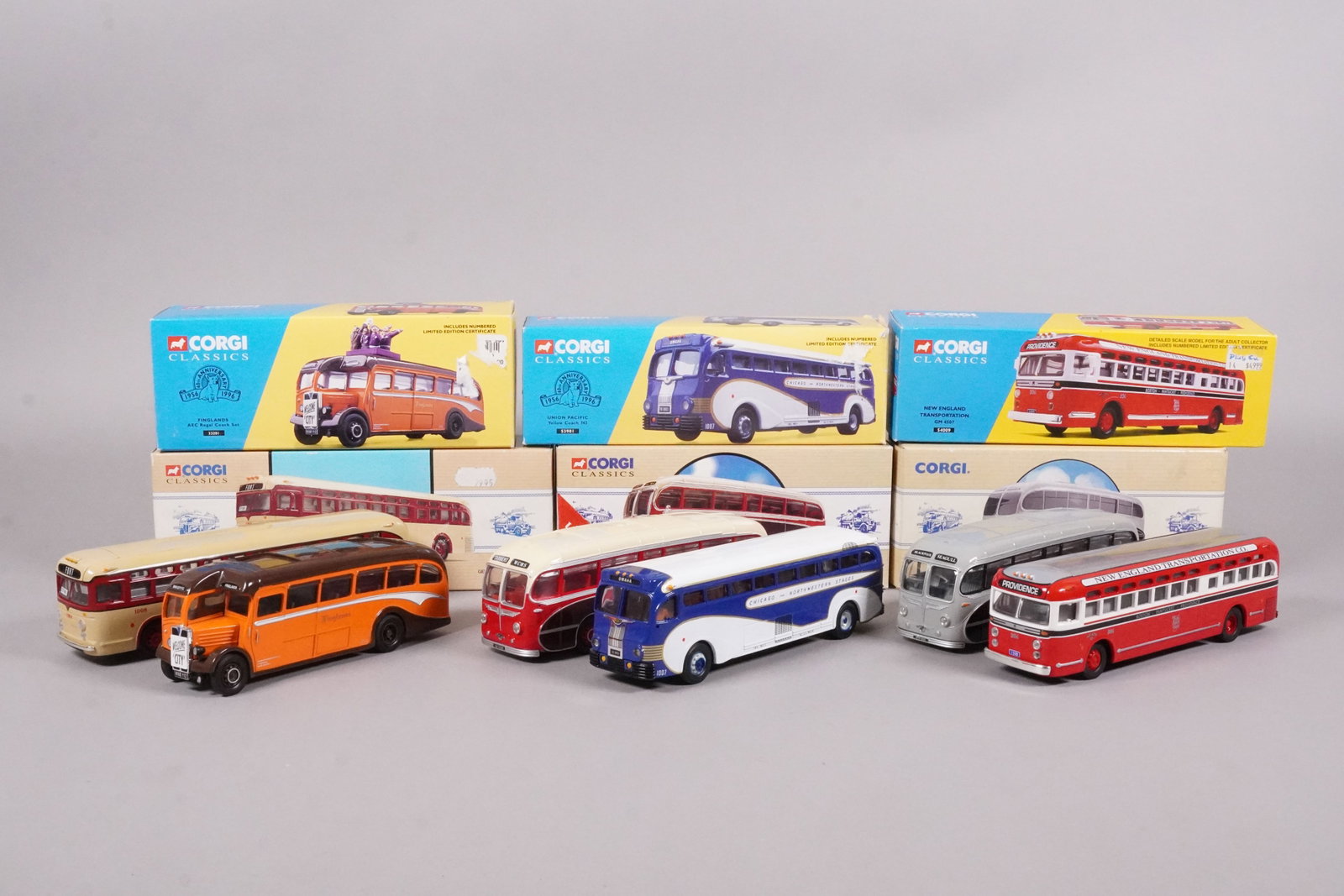 Lots Corgi bus with original box (1 of 7)