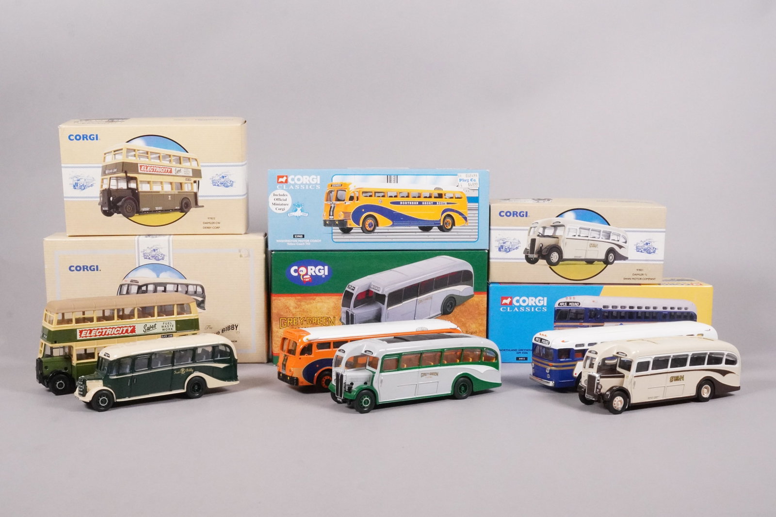 Lots Corgi bus with original box (1 of 7)
