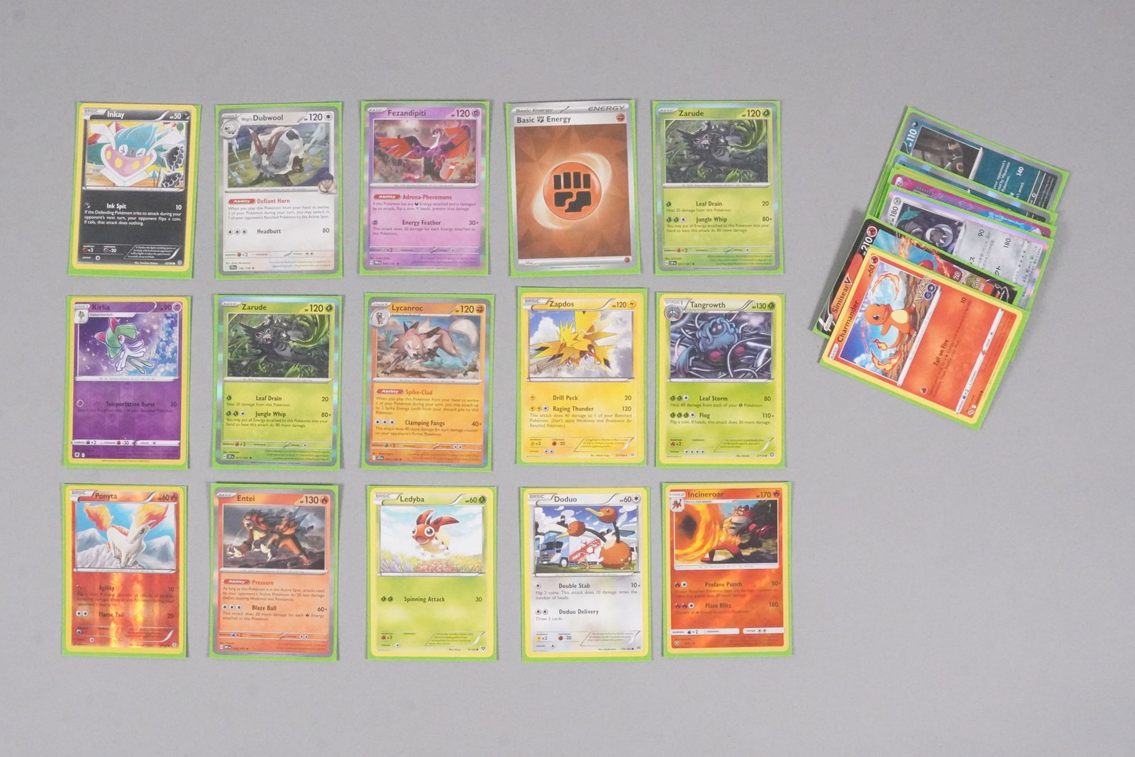 Lots Pokemon cards: Lots Pokemon cards.