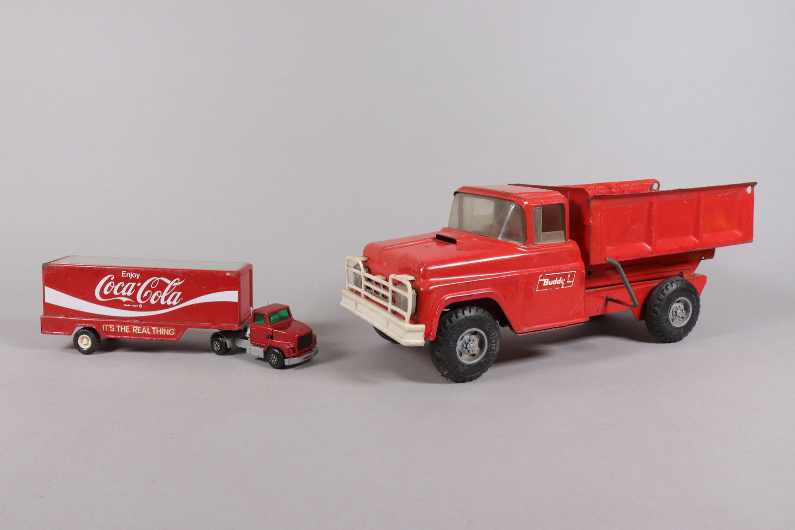 Lots vintage metallic car toys: Lots vintage metallic car toys. Largest H: 5.35" x W: 14.5."
