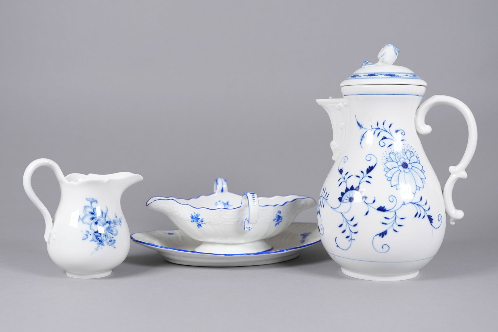 Lots antique Meissen fine b/w pitcher: Lots antique Meissen fine blue and white porcelain pitcher. Largest H: 10.5" x W: 7.2."